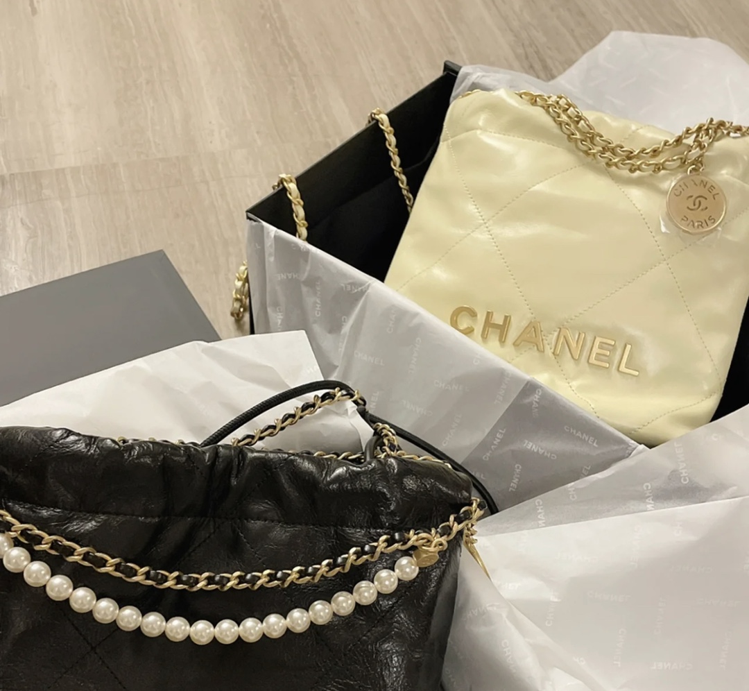 Chanel Mini 22 Leather Shoulder Bag - Image 9