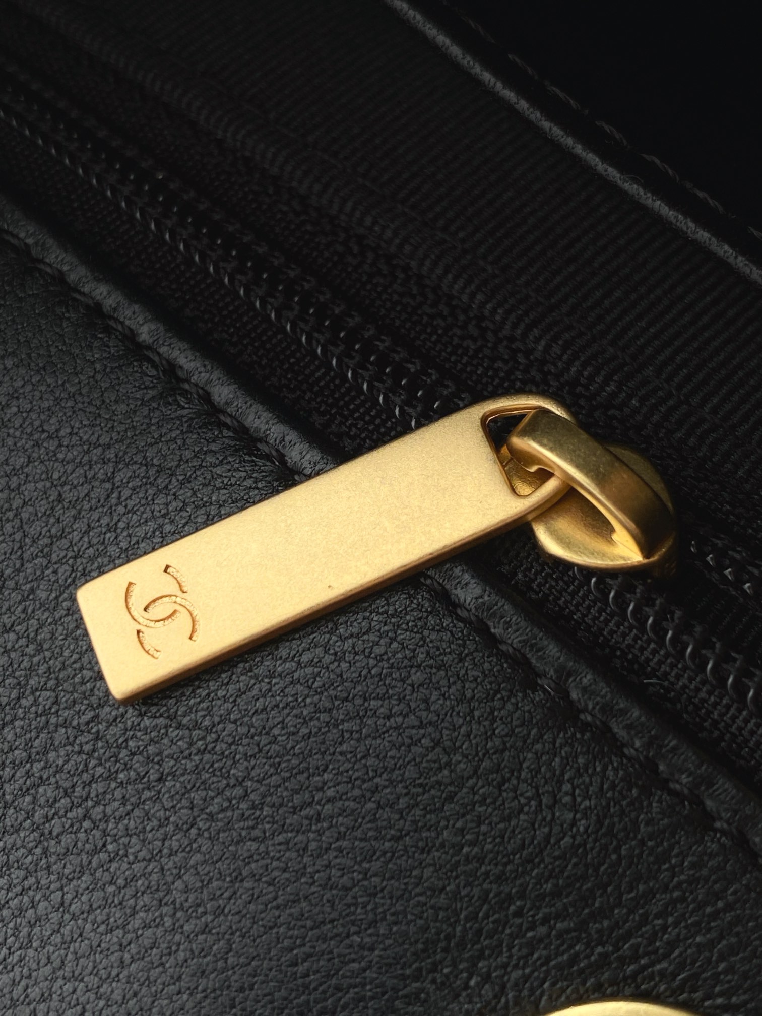 Chanel 23 Velvet Hobo Shoulder Bag - Image 9