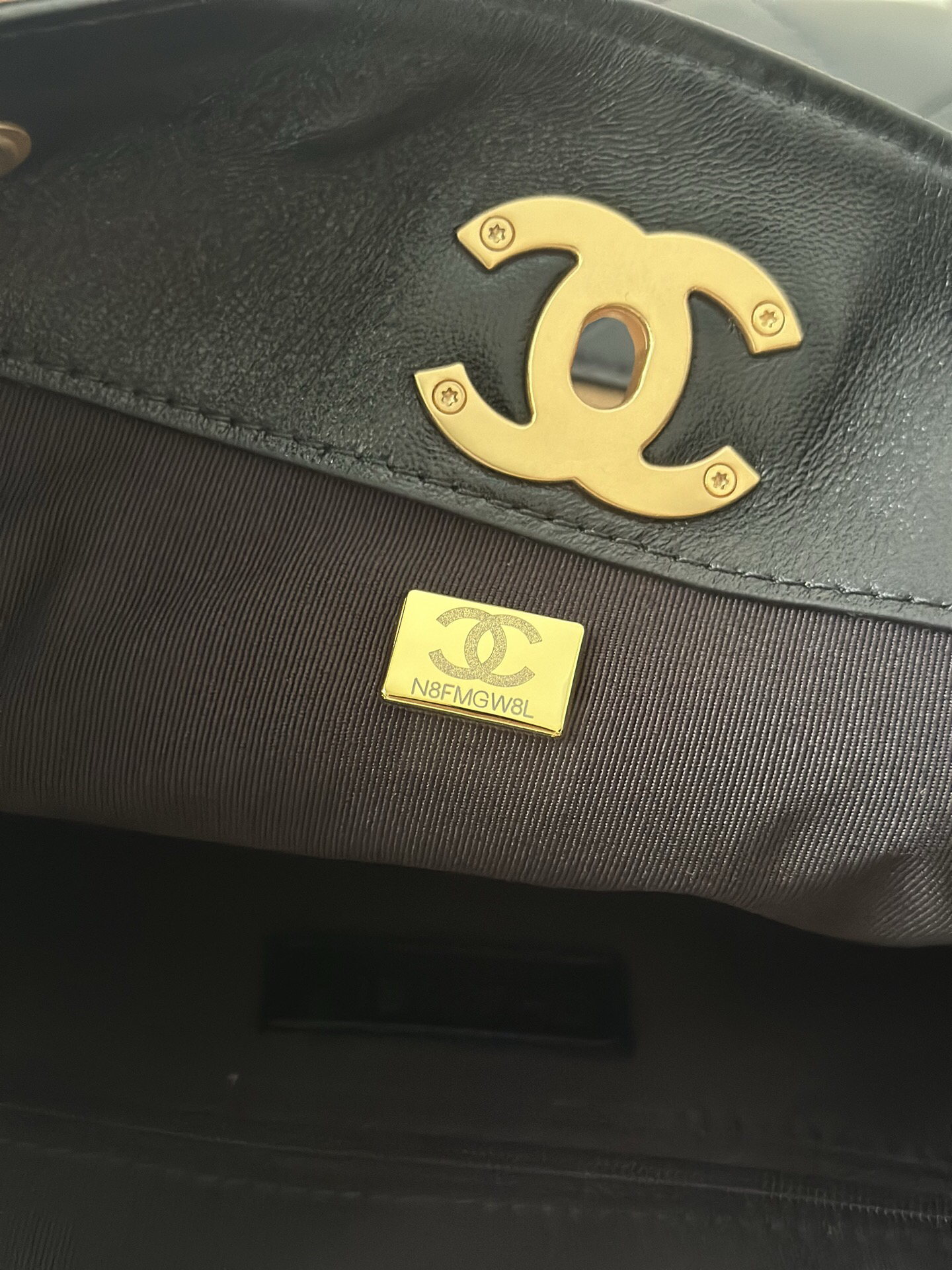 Chanel 25A Handcrafted Calfskin Bag - Image 9