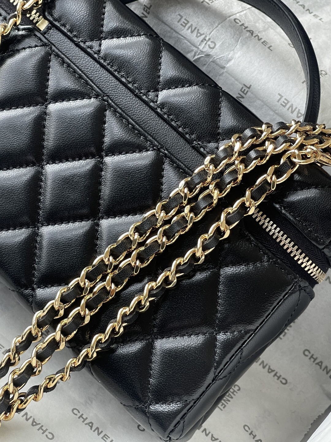 Chanel 25C Lambskin Box Handbag A4804 - Image 9