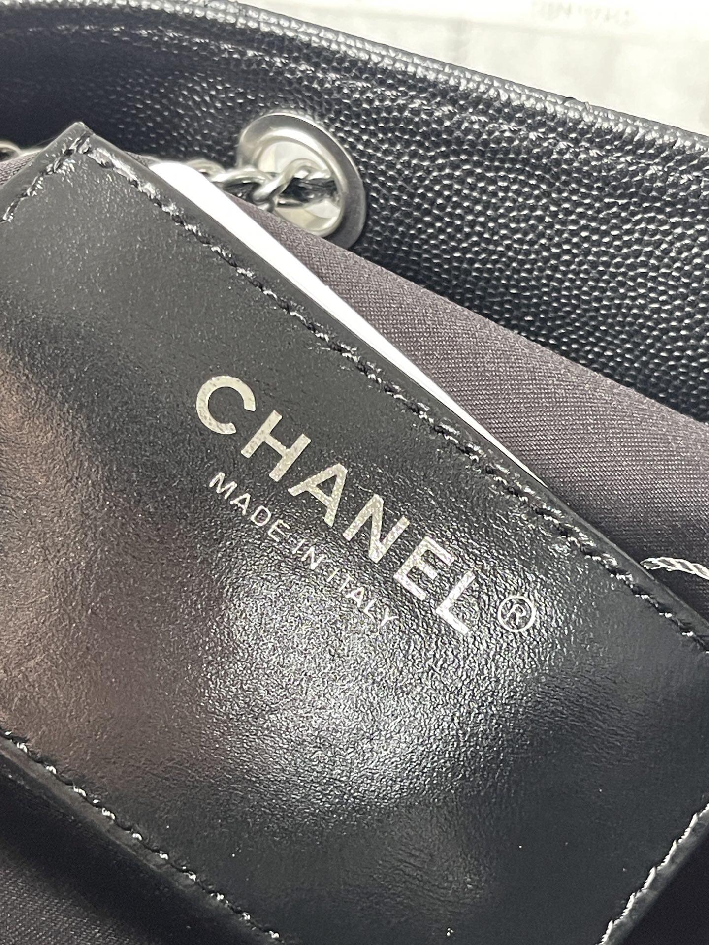 Chanel Quilted Leather Hobo Shoulder Bag - Image 9