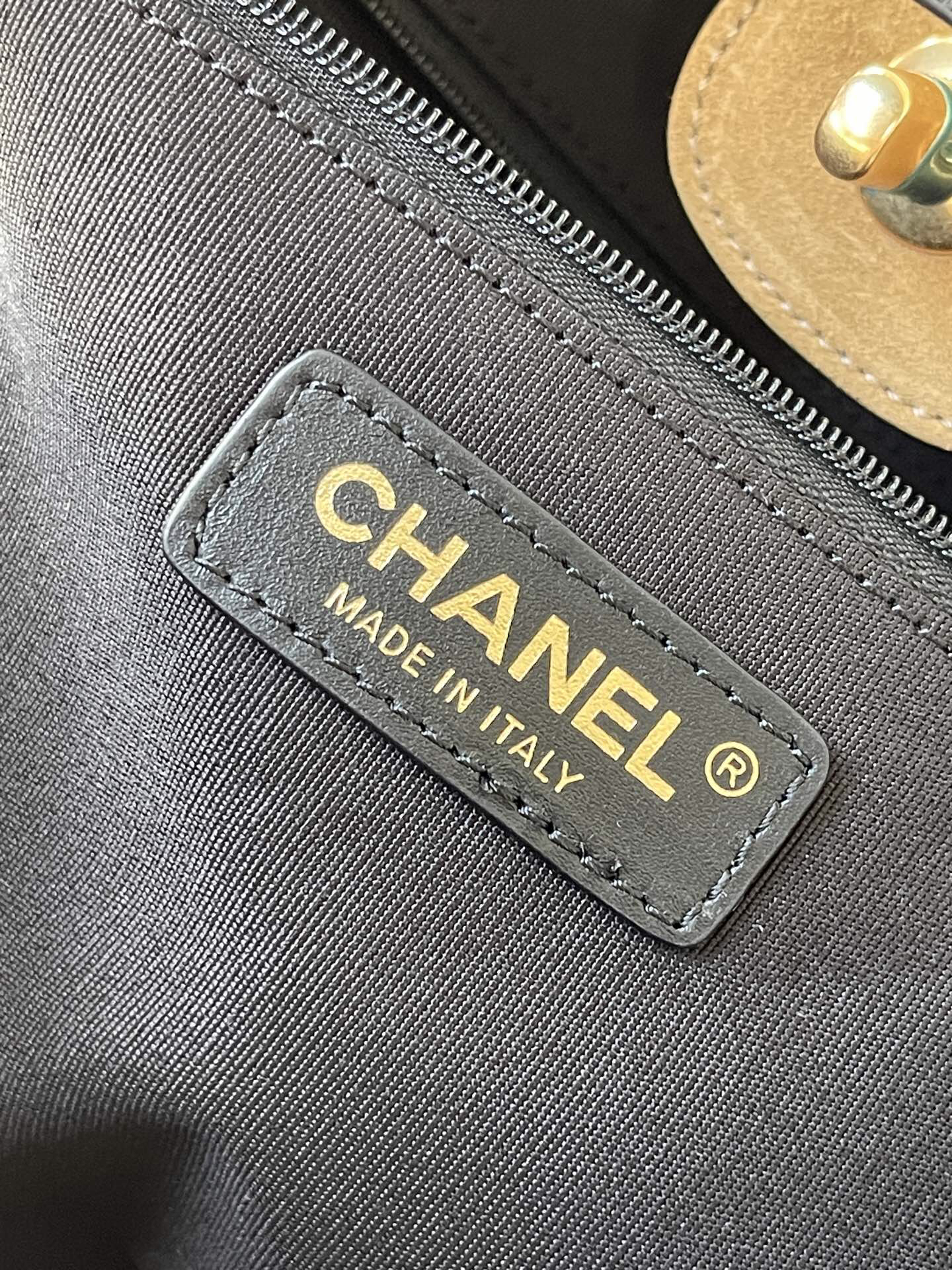 Chanel 25A Goatskin Bag - Image 9