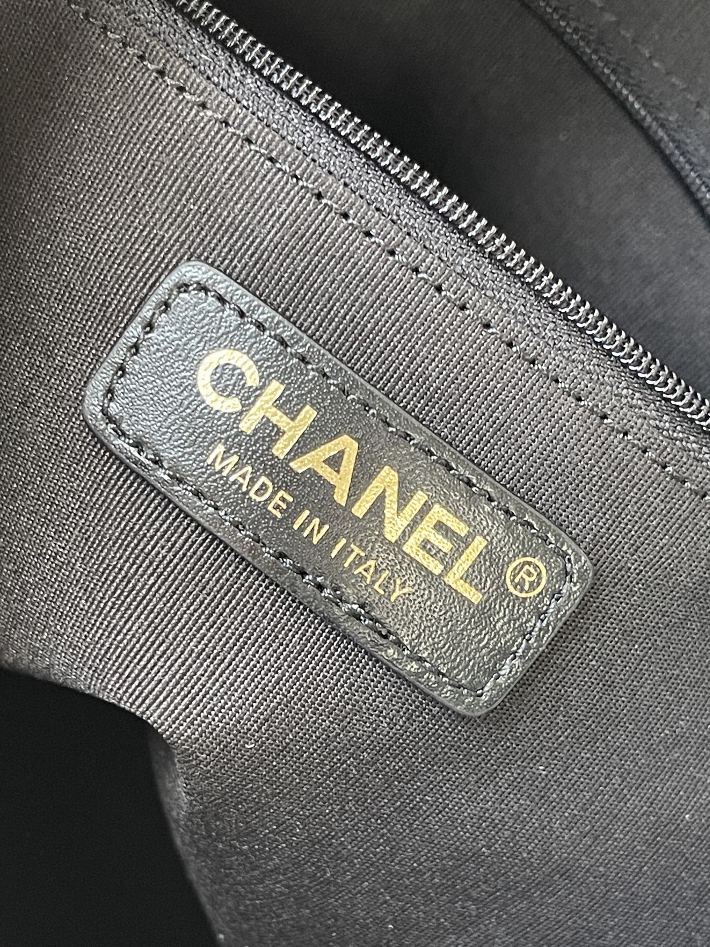 Chanel-Inspired Large Handbag with Mini Bag - Image 9
