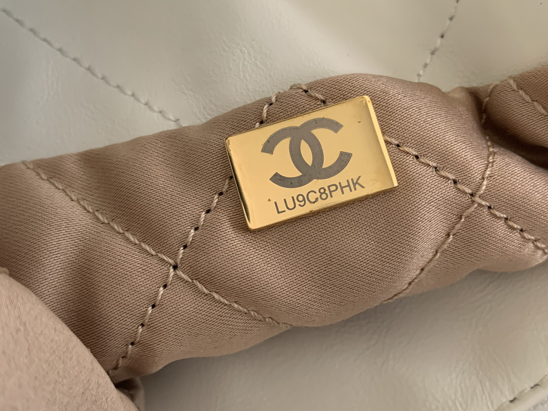 Chanel 2022 Drawstring Shoulder Bag - Image 9