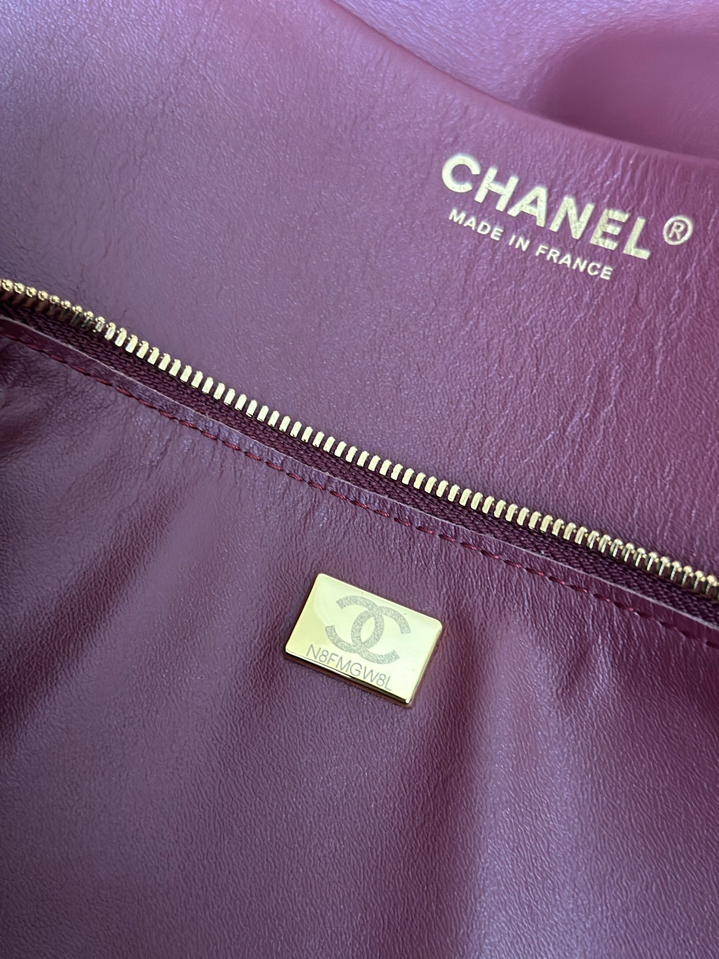 Chanel Maxi Flap Handbag in Black with Gold-Tone Hardware - Image 9