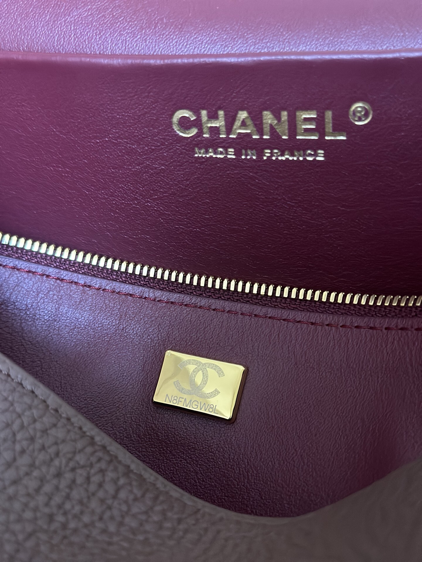 Chanel Black Maxi Leather Flap Bag with Gold-Tone Clasp - Image 9
