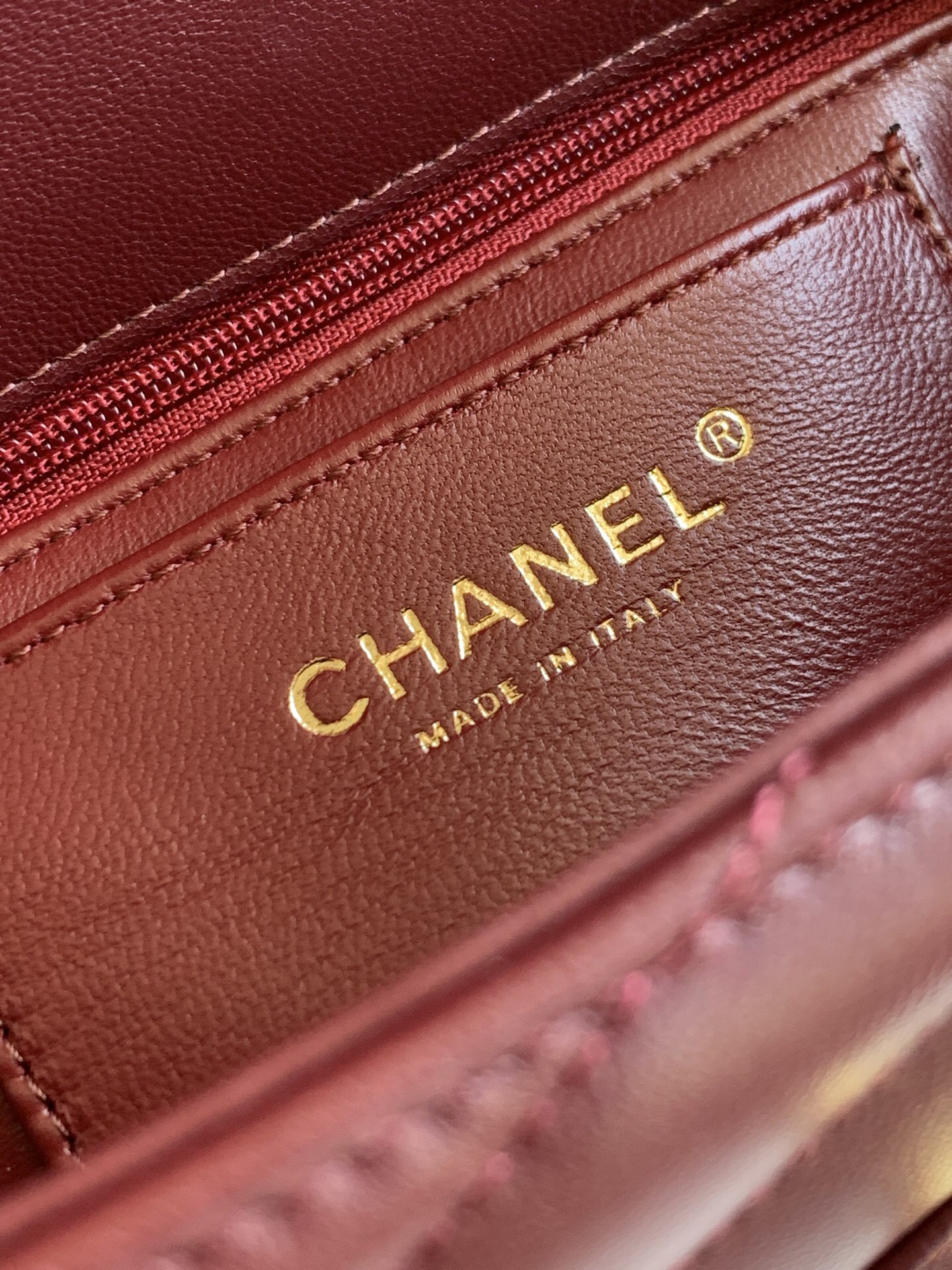 Red 26X Series Leather Handbag - Image 9