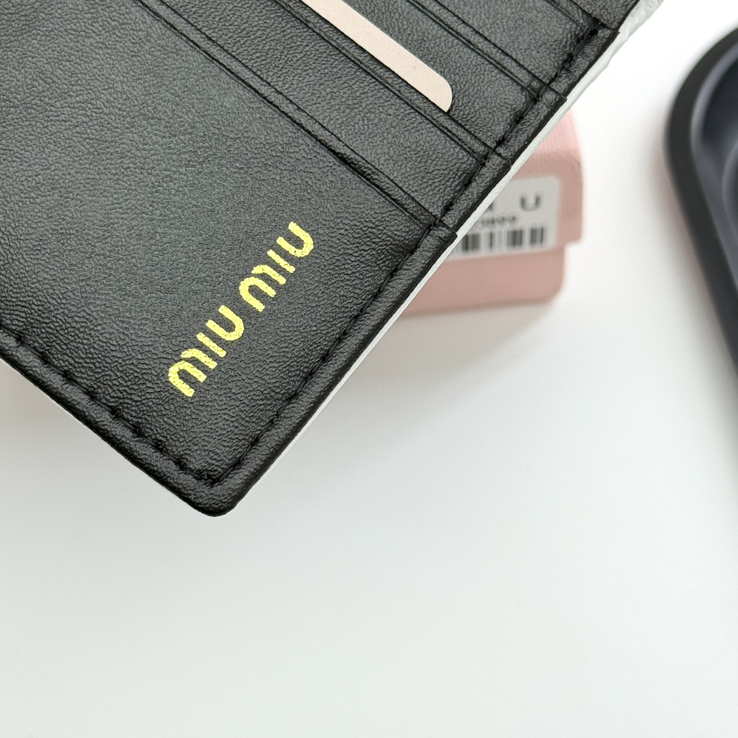 Miu Miu Leather Wallet - Image 9