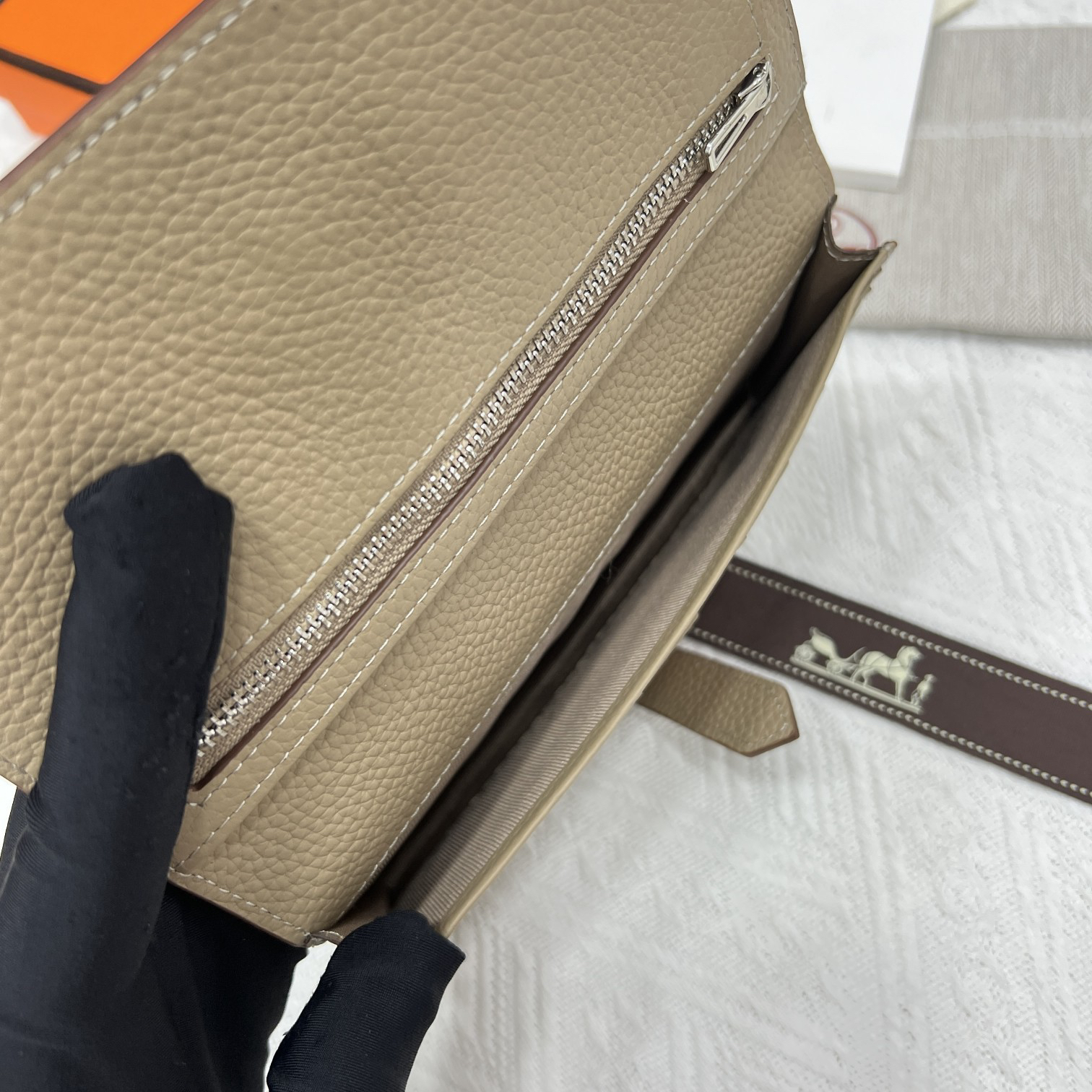 Hermès 5123 Litchi-Pattern Leather Long Wallet - Image 9