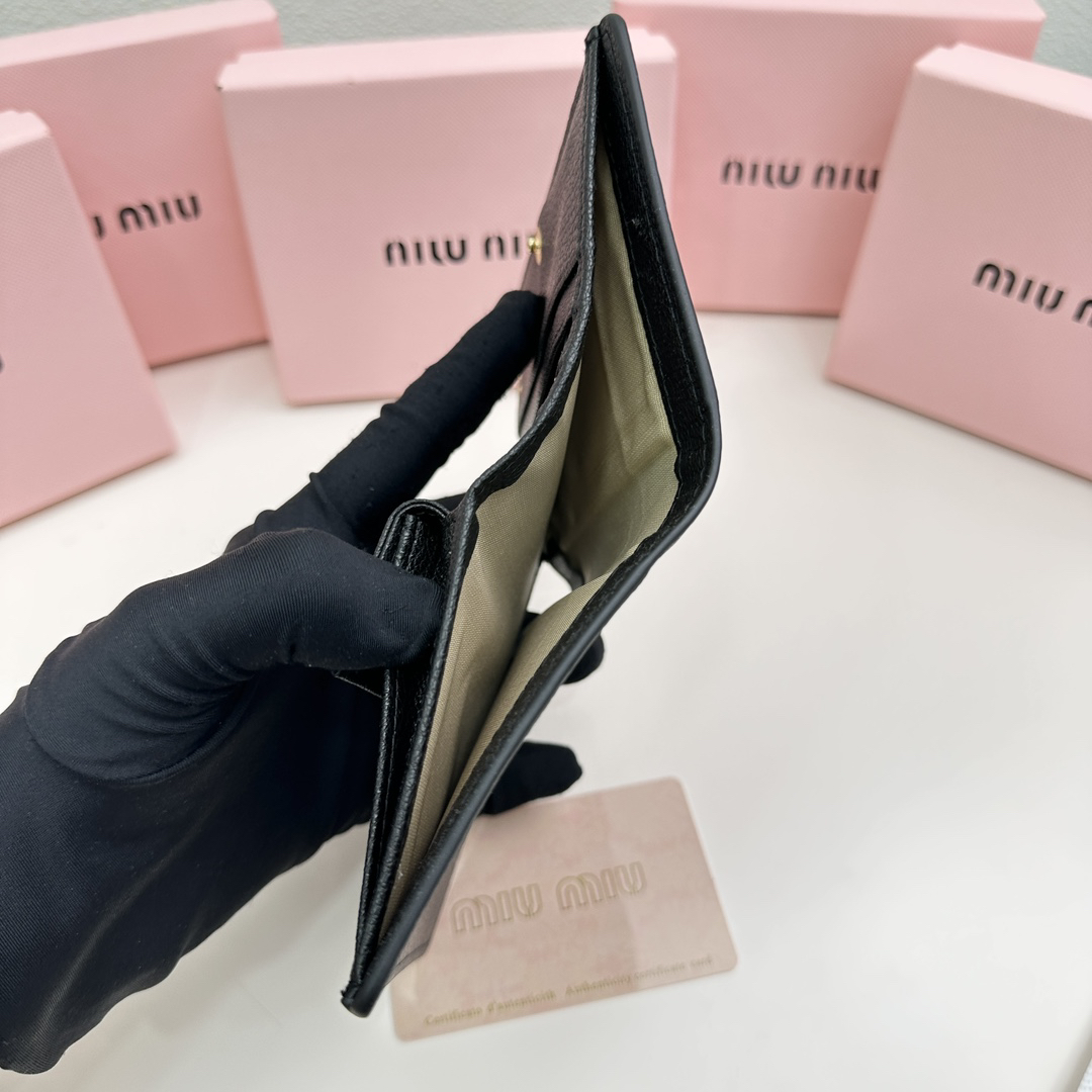 Miu Miu Leather Wallet - Image 9