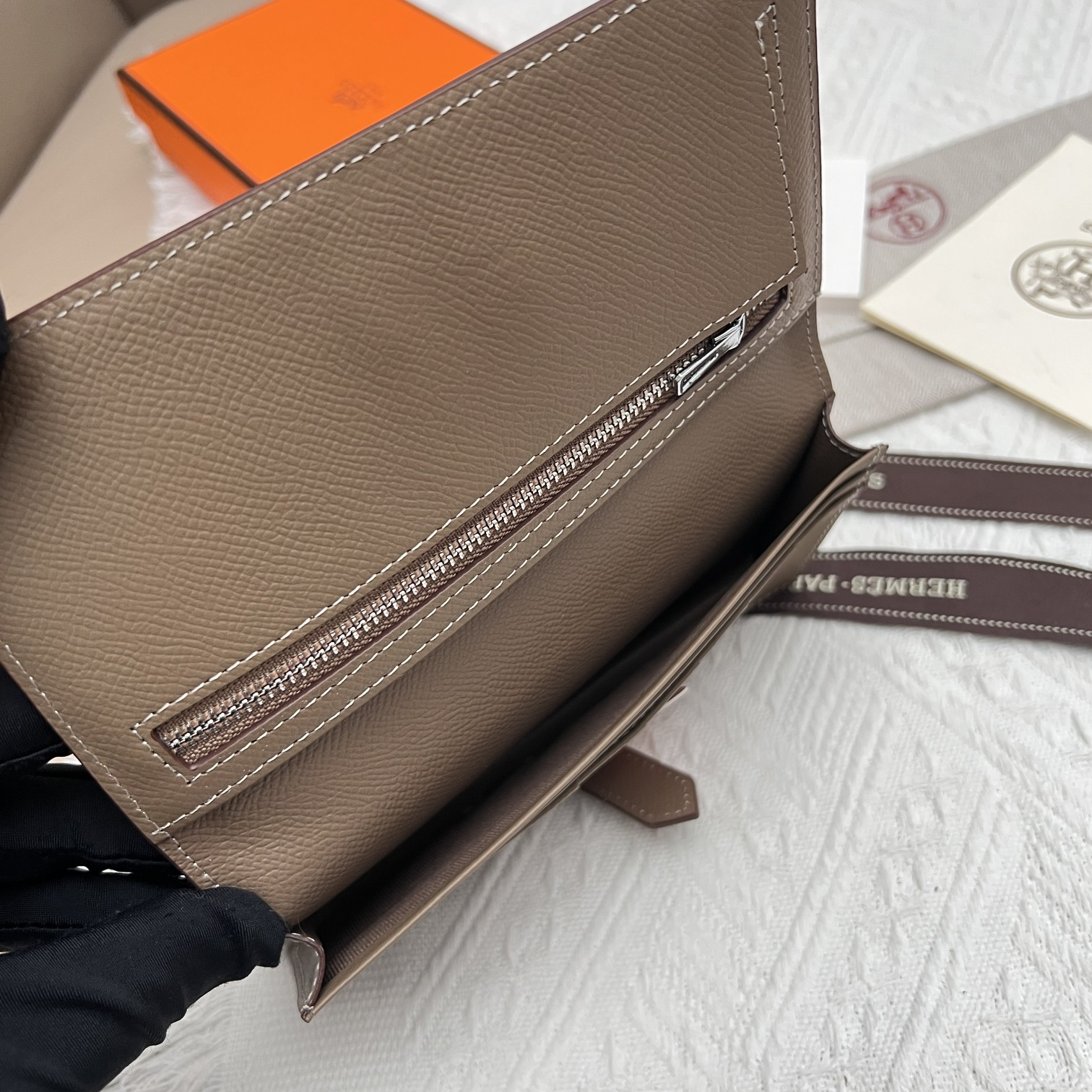 Hermès Togo Calfskin Vertical Zip Wallet - Image 9