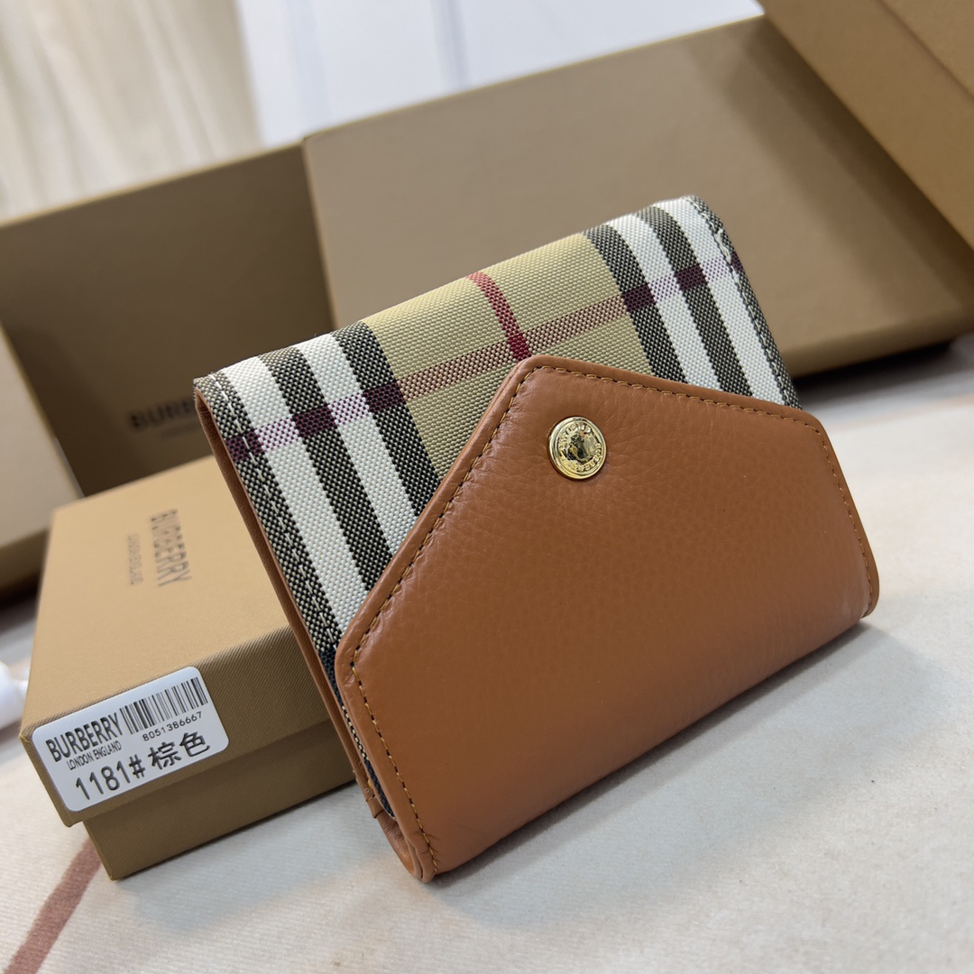 Burberry Vintage Patchwork Calf Leather Bifold Wallet - Image 9