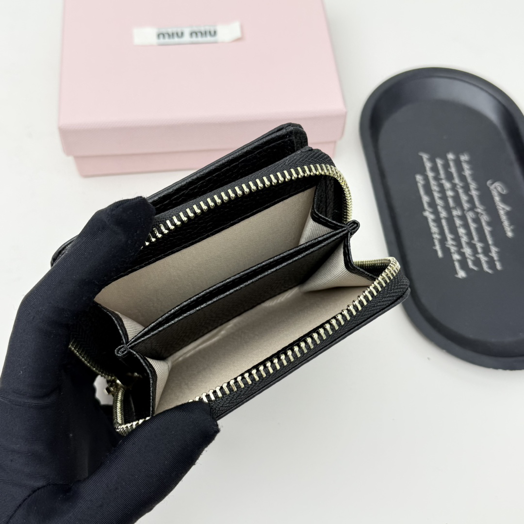 Miu Miu Leather Wallet - Image 9