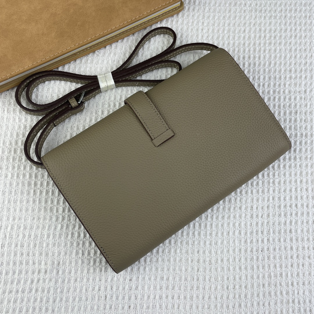 Hermès Lychee-Grain Leather Chain Shoulder Bag - Image 9