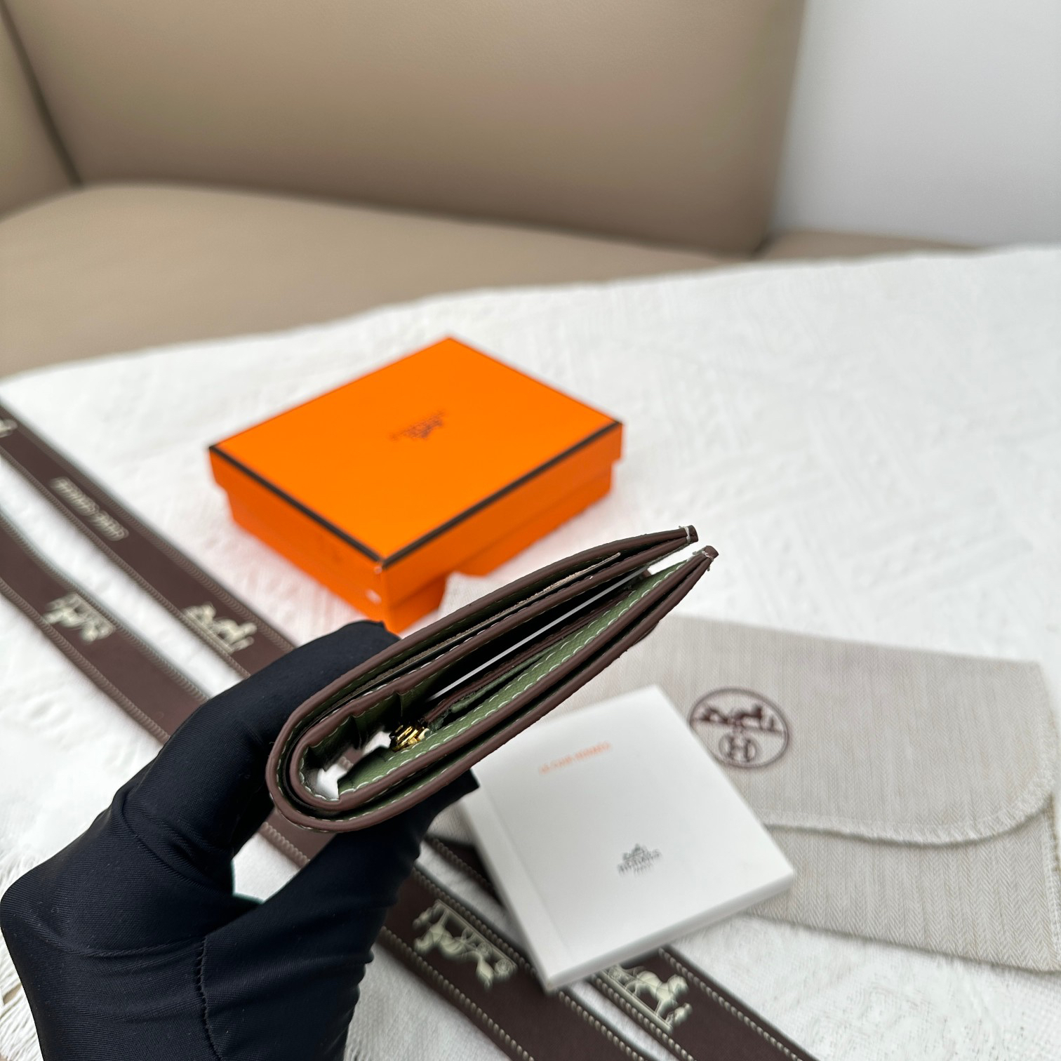 Hermès Palm-Grain Leather Vertical Wallet - Image 9