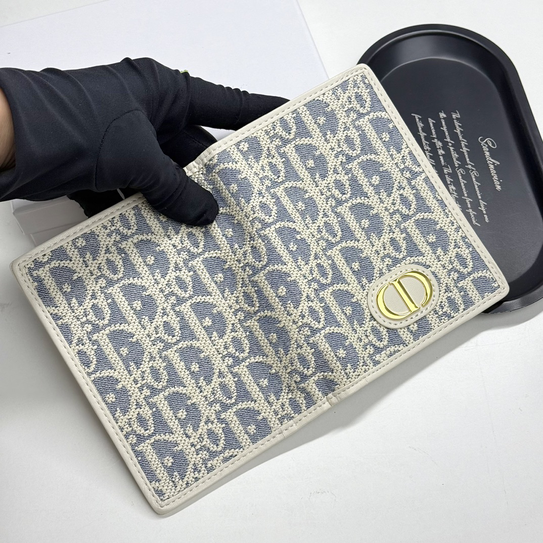 Dior 30 Montaigne Passport Holder - Image 9