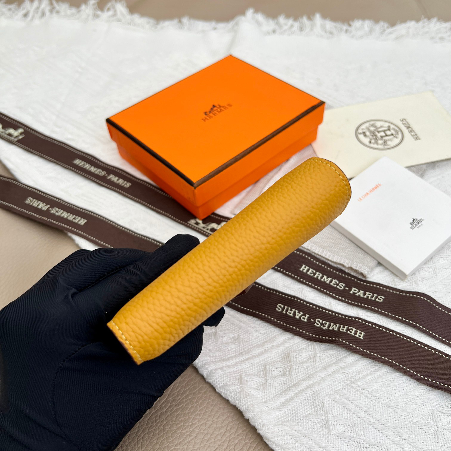 Hermes Gold-Hardware Vertical Bifold Wallet - Image 9