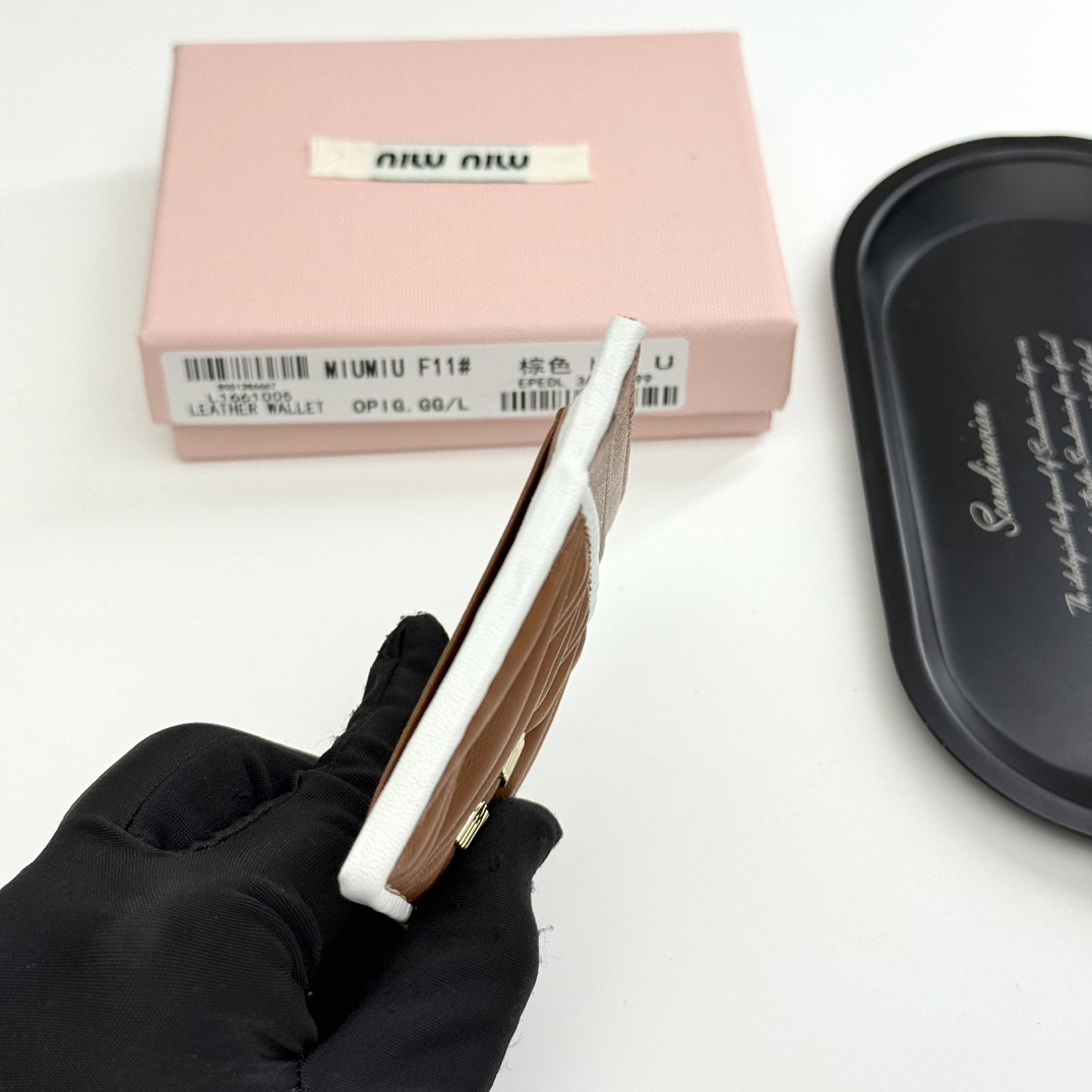 Miu Miu F11 Lambskin Wallet - Image 9