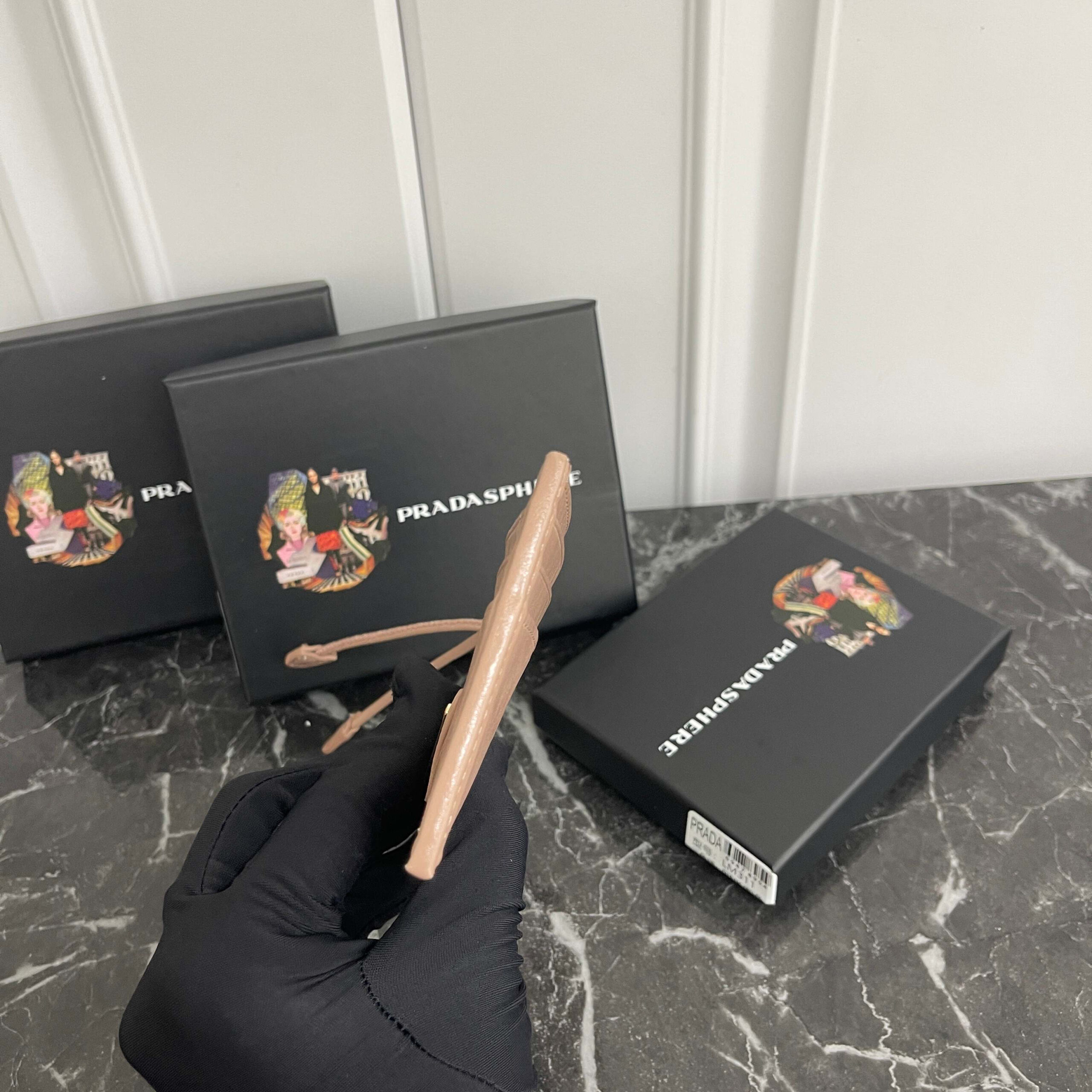 Prada Oiled Leather Card Holder with Triangular Logo - Image 9