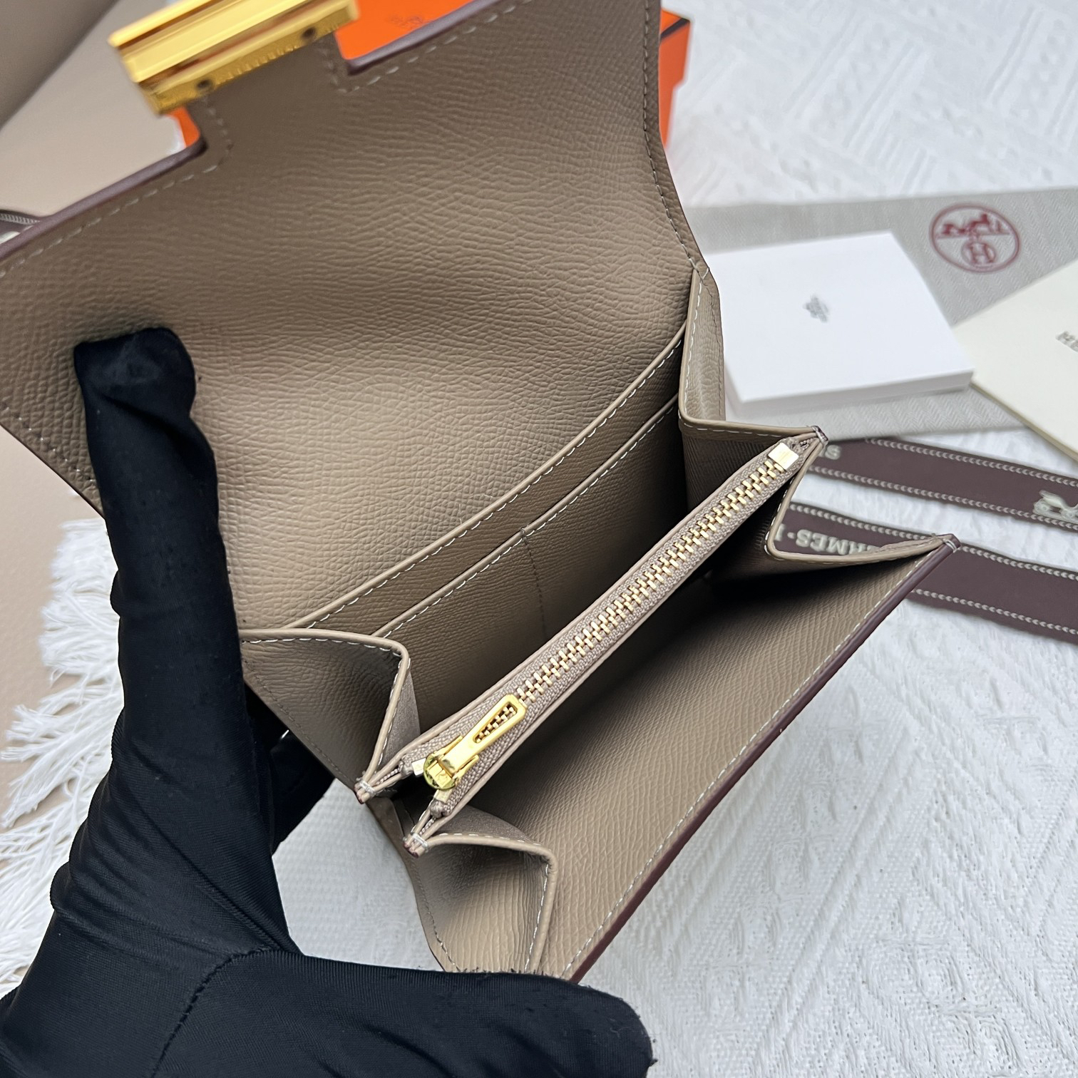 Hermès Constance 537 Palm-Grain Leather Shoulder Bag - Image 9