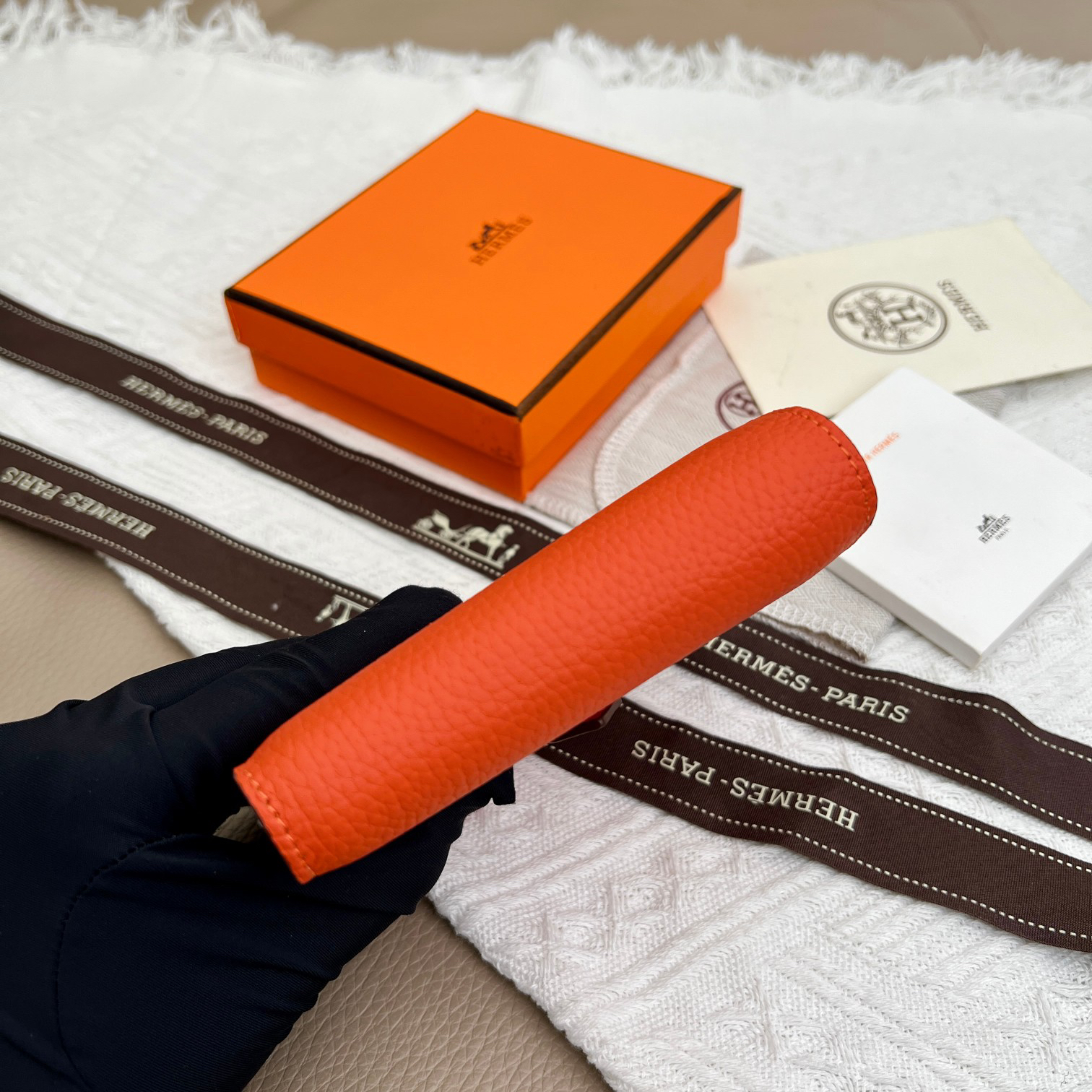 Hermes Leather Wallet with Metal Clasp - Image 9