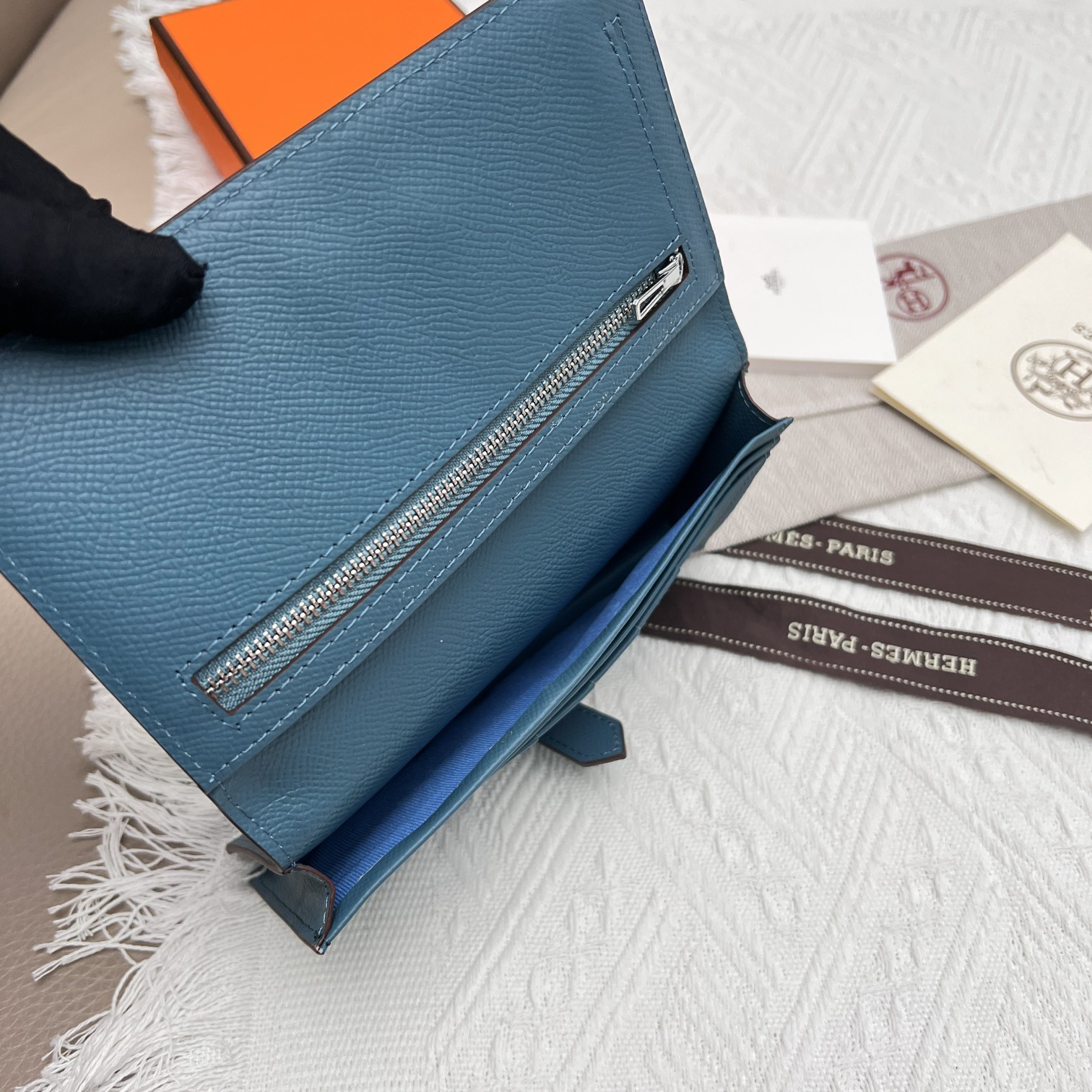 Hermès Women's Togo Leather Vertical Wallet with Zip Closure - Image 9