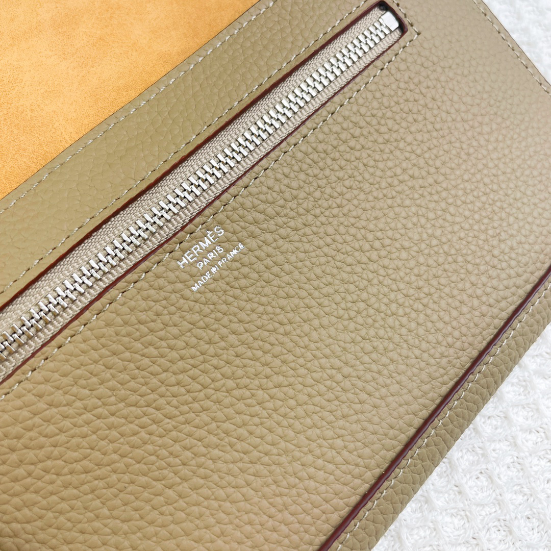 Hermes Silk'in Barenia Calfskin Zip Wallet - Image 9