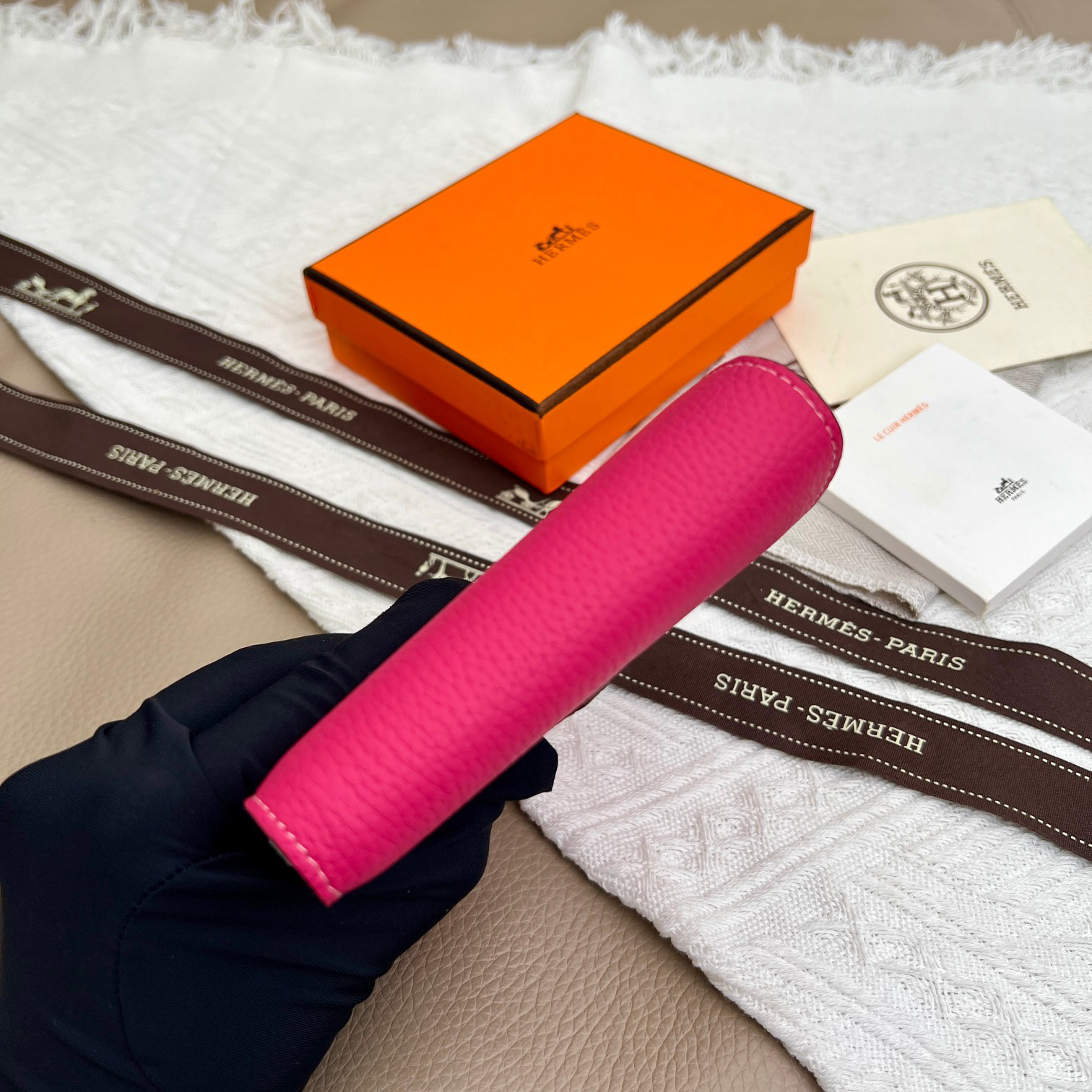 Hermes Vertical Pocket Wallet with Gold-Tone Hardware - Image 9