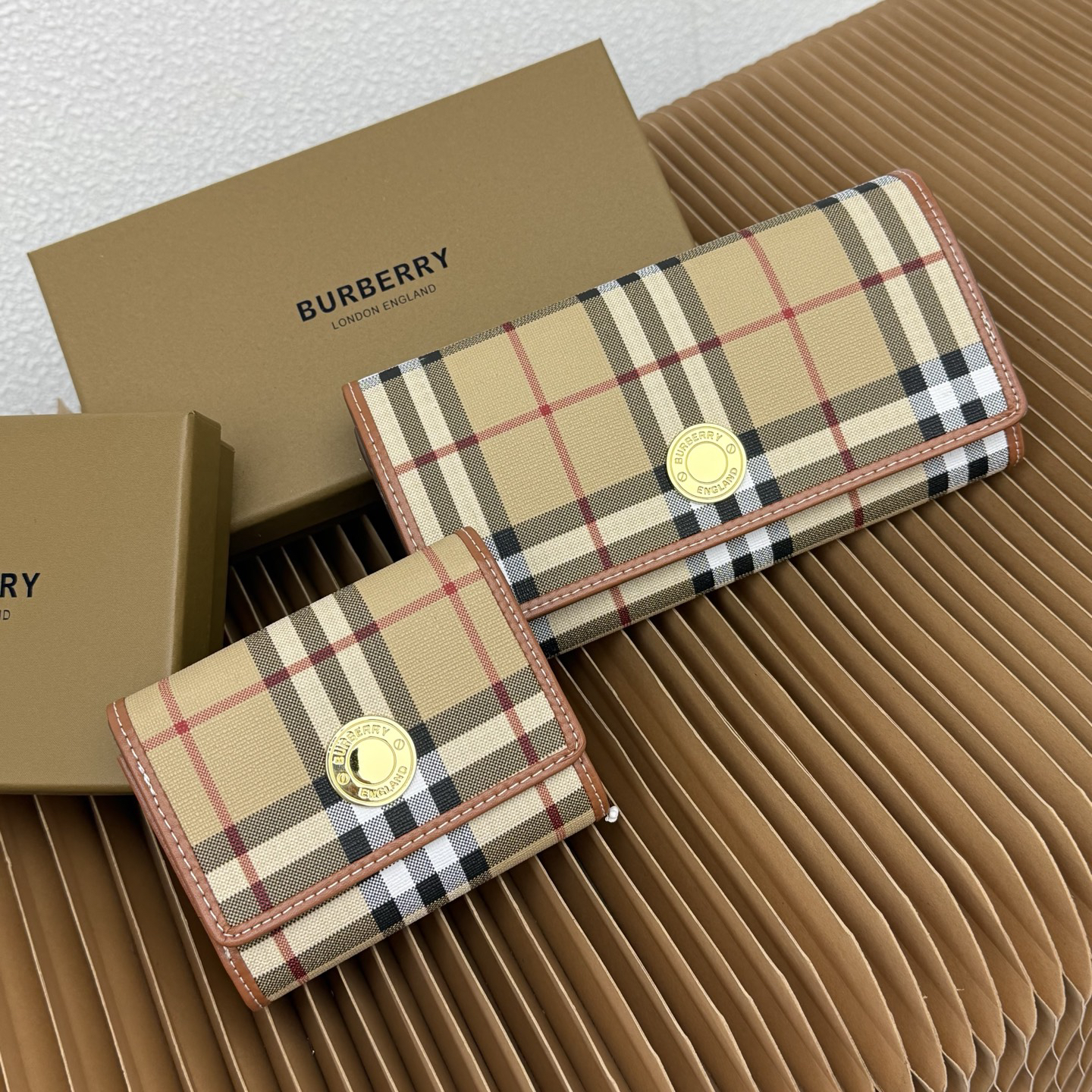 Burberry Check Long Wallet - Image 9