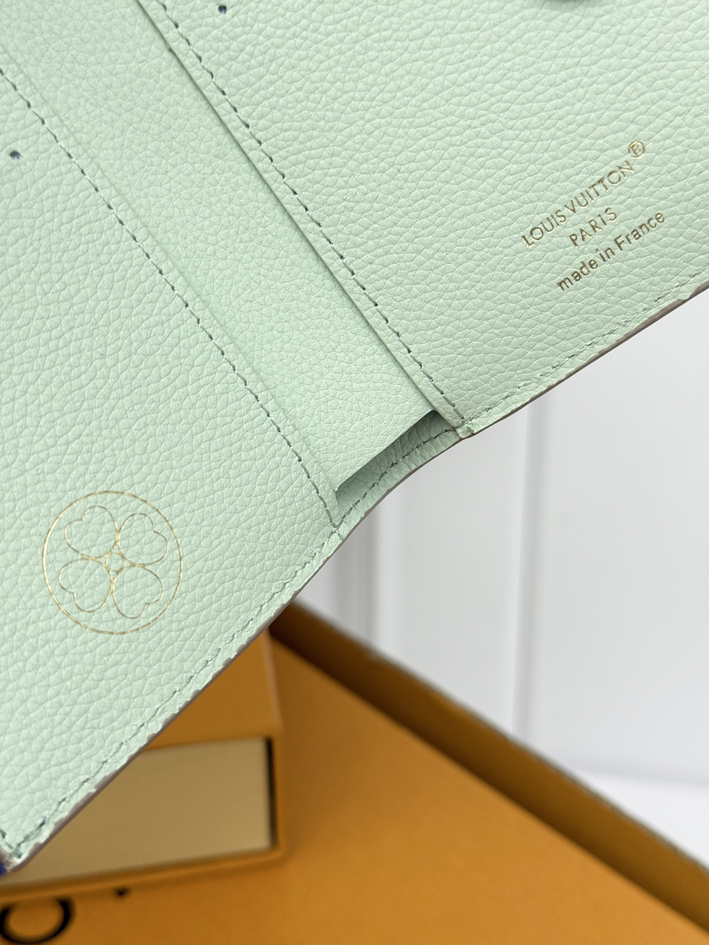 Louis Vuitton Lisa Monogram Wallet with Gold Four-Leaf Clover Charm - Image 9