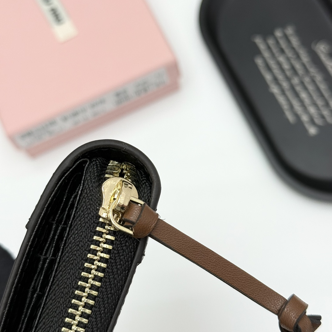 Miu Miu V07 Coin Purse - Image 9