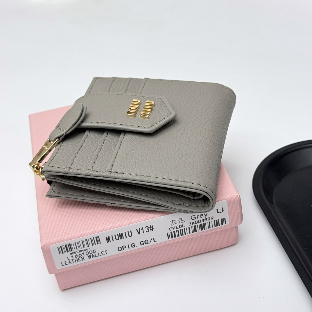 Miu Miu V13 Leather Bag - Image 9