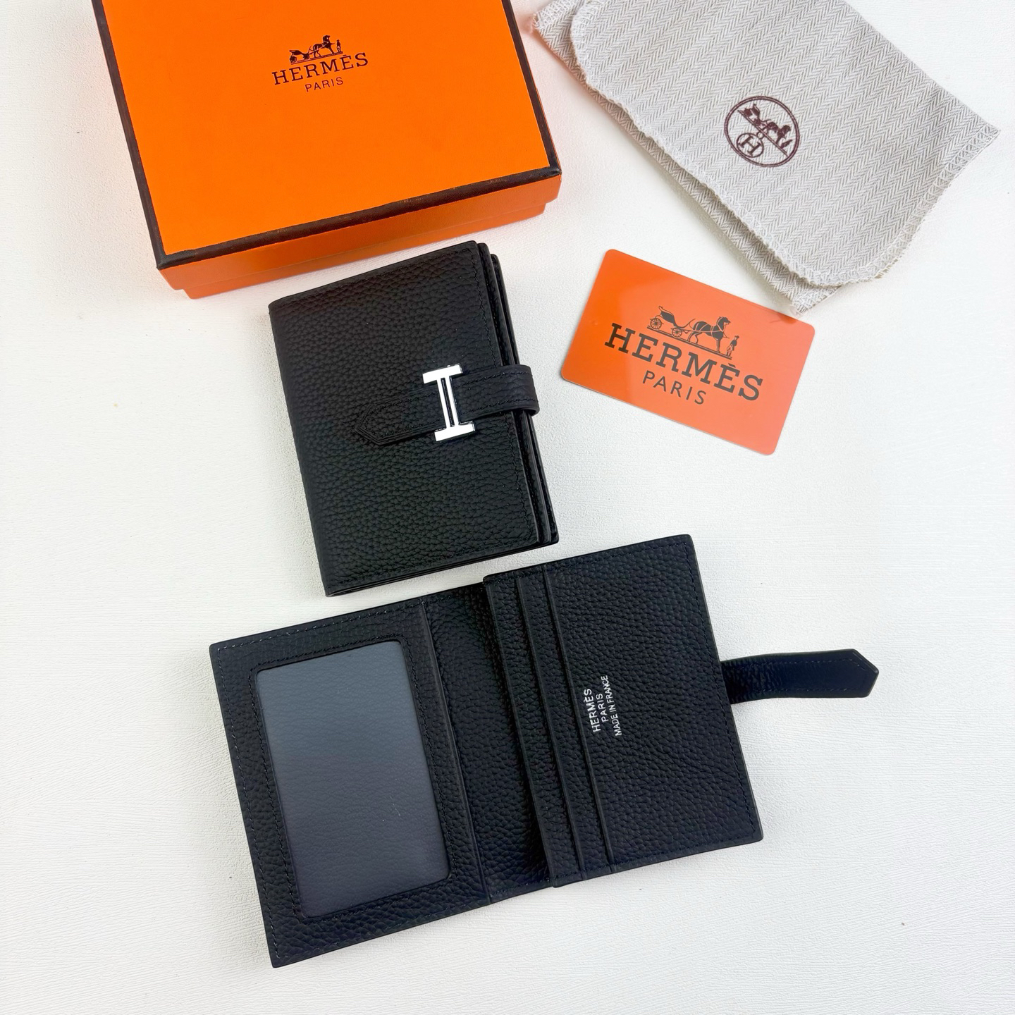 Hermès Togo Leather Card Holder with H-Lock - Image 9