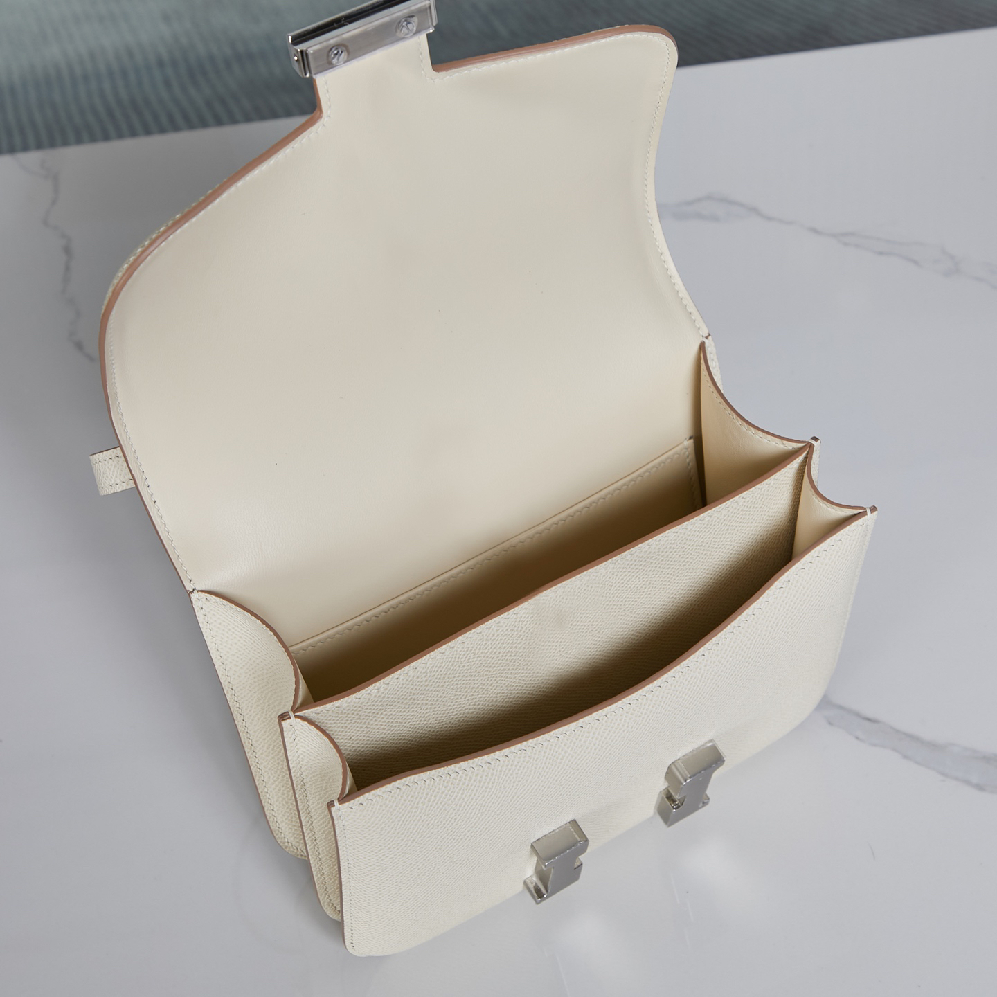 Hermès Constance 19 Shoulder Crossbody Bag - Image 9
