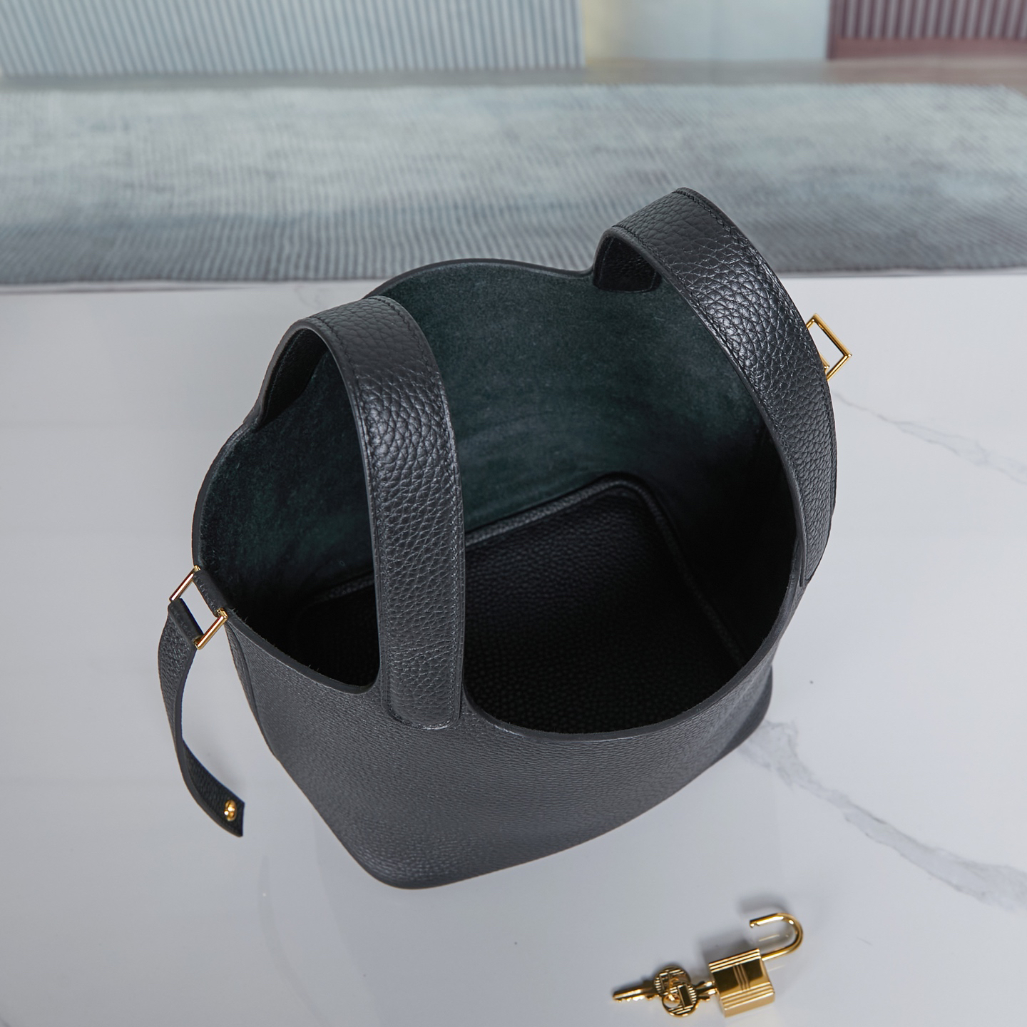 Hermès Picotin Lock 18 TC Leather Handbag - Image 9