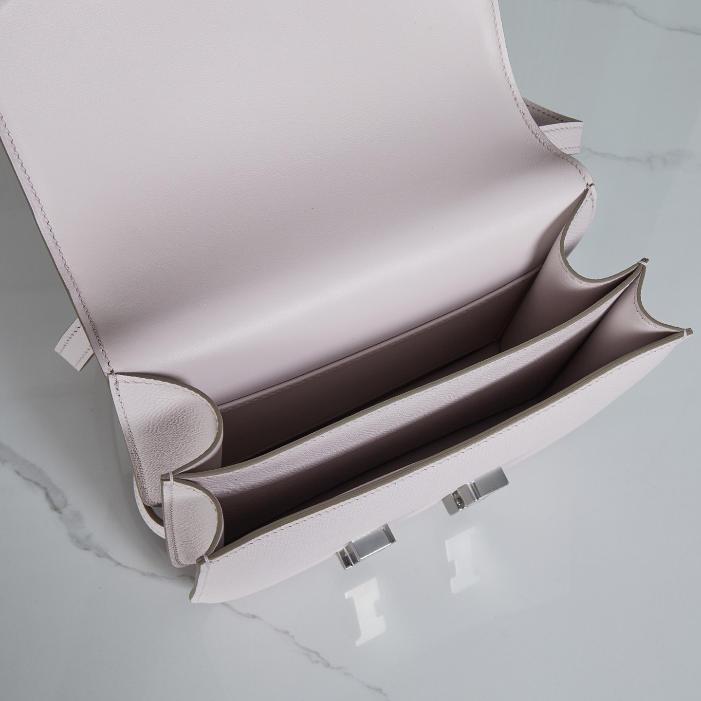 Hermès Constance Handmade Epsom Leather Shoulder Bag in Dreamy Pink - Image 9