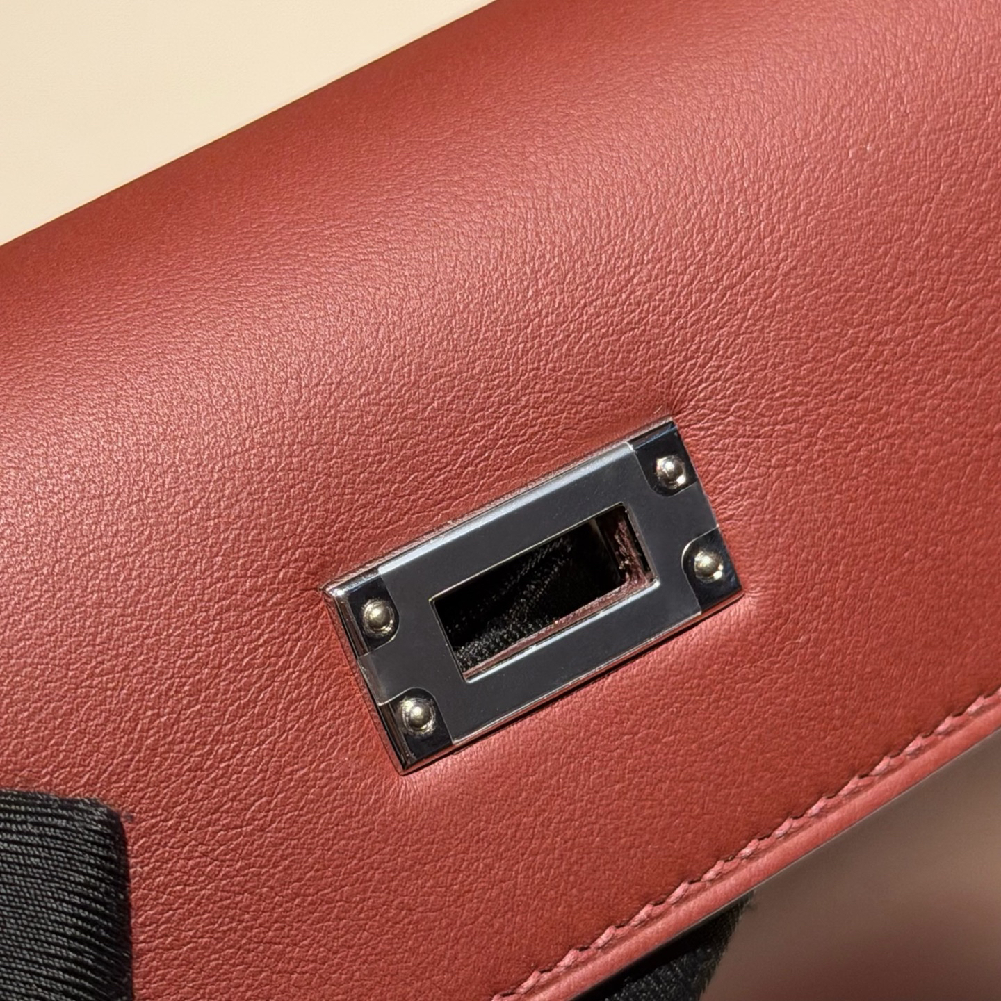Pomari Swift Red Leather Crossbody Bag - Image 9