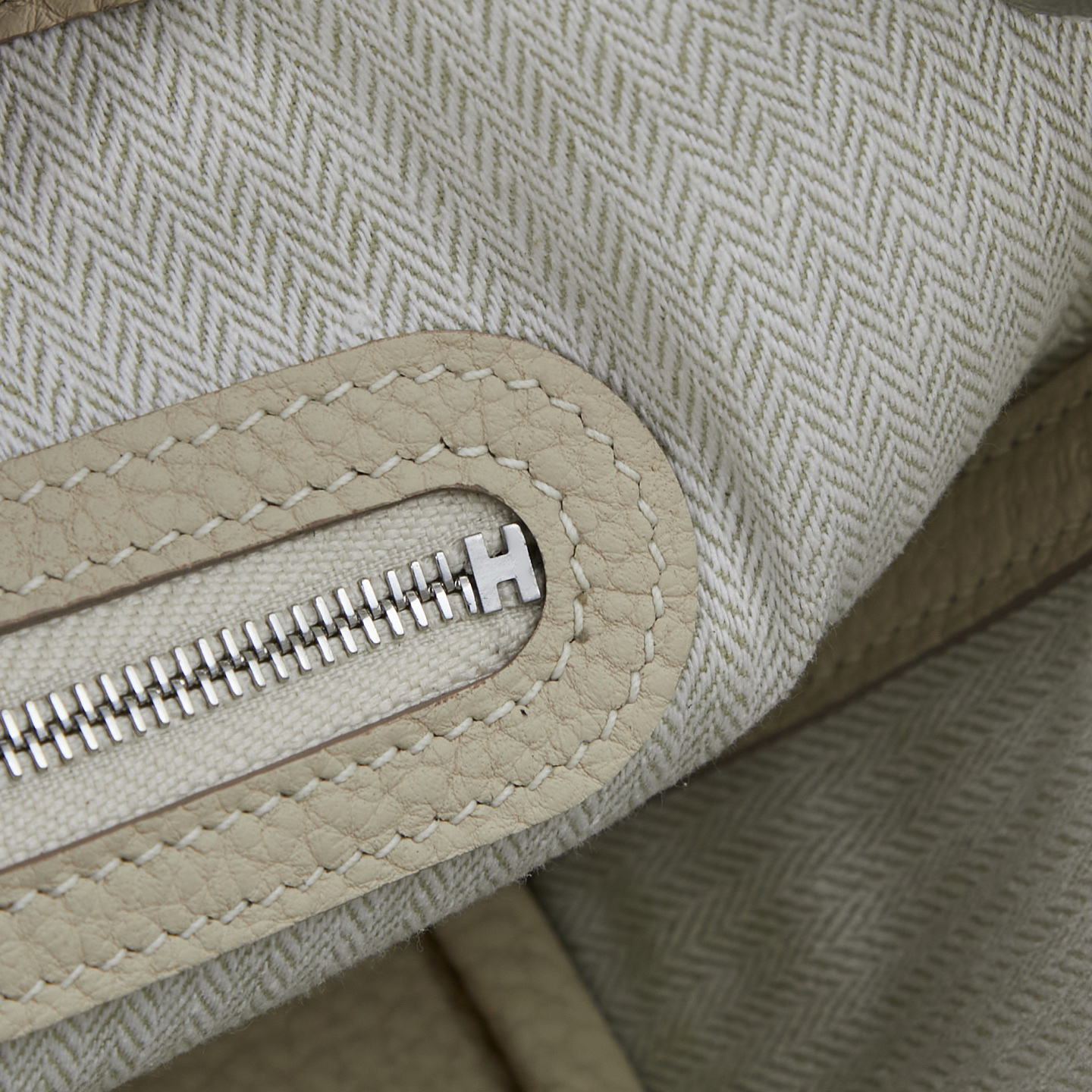 Handmade Hermès Mini Garden Party Handbag in Nata White - Image 9