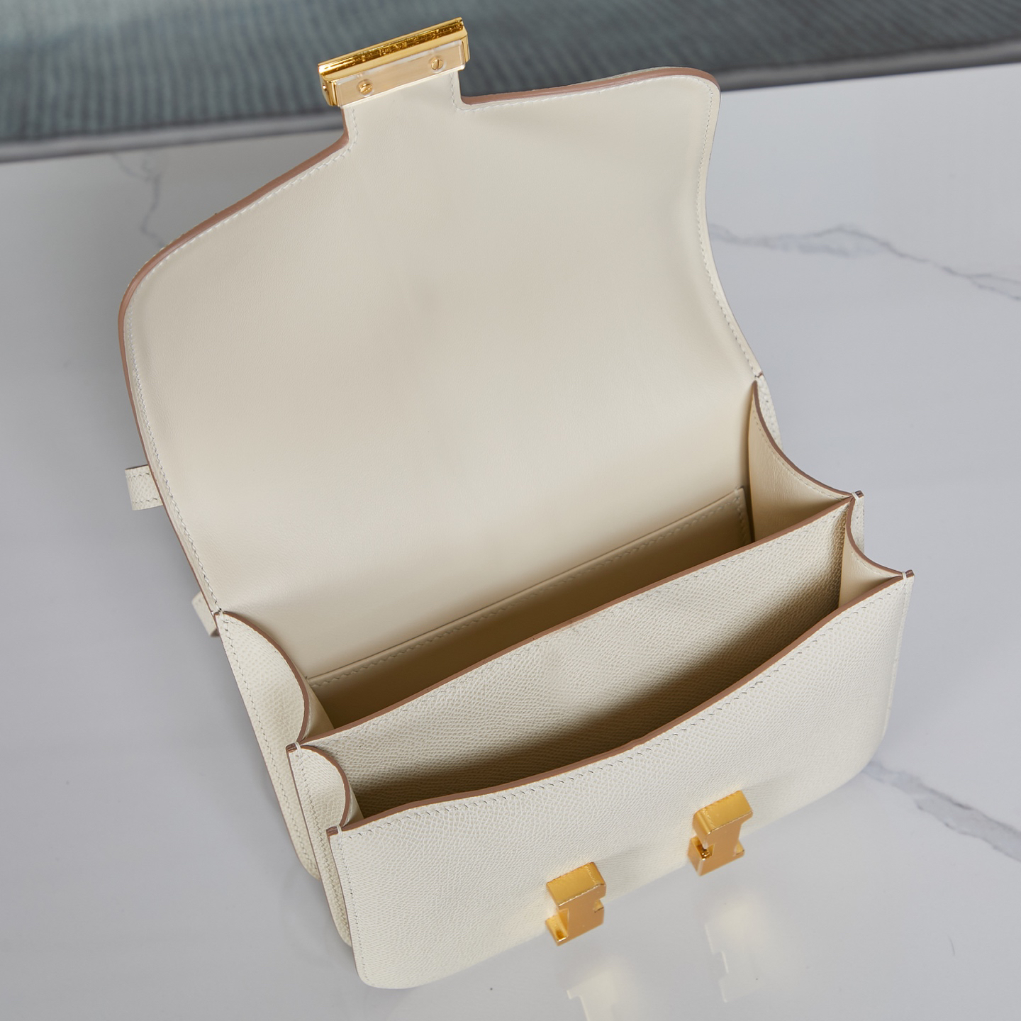 Hermès Constance 19 Epsom Calfskin Shoulder Crossbody Bag - Image 9
