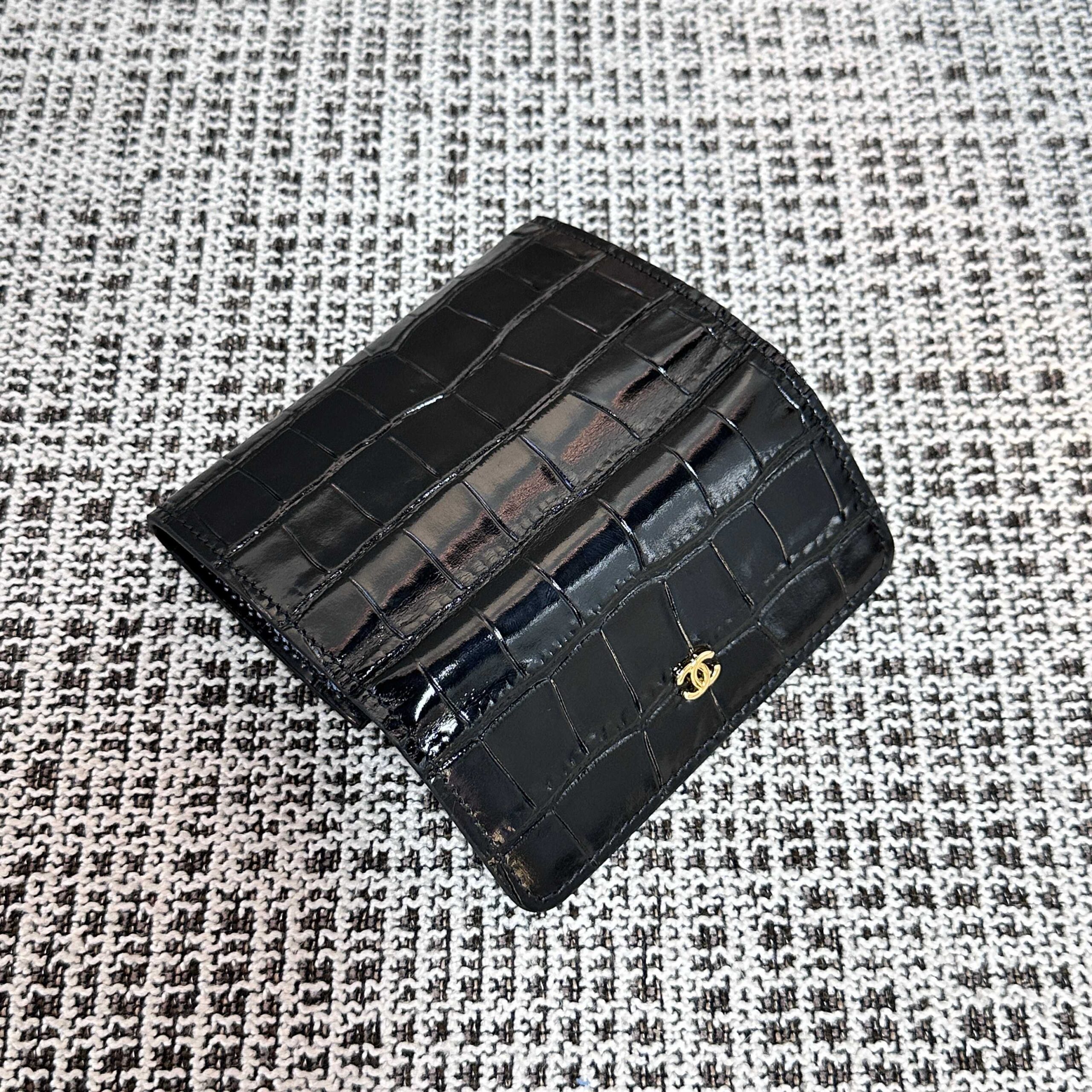 CHANEL Crocodile-Embossed Flap Card Holder - Image 9