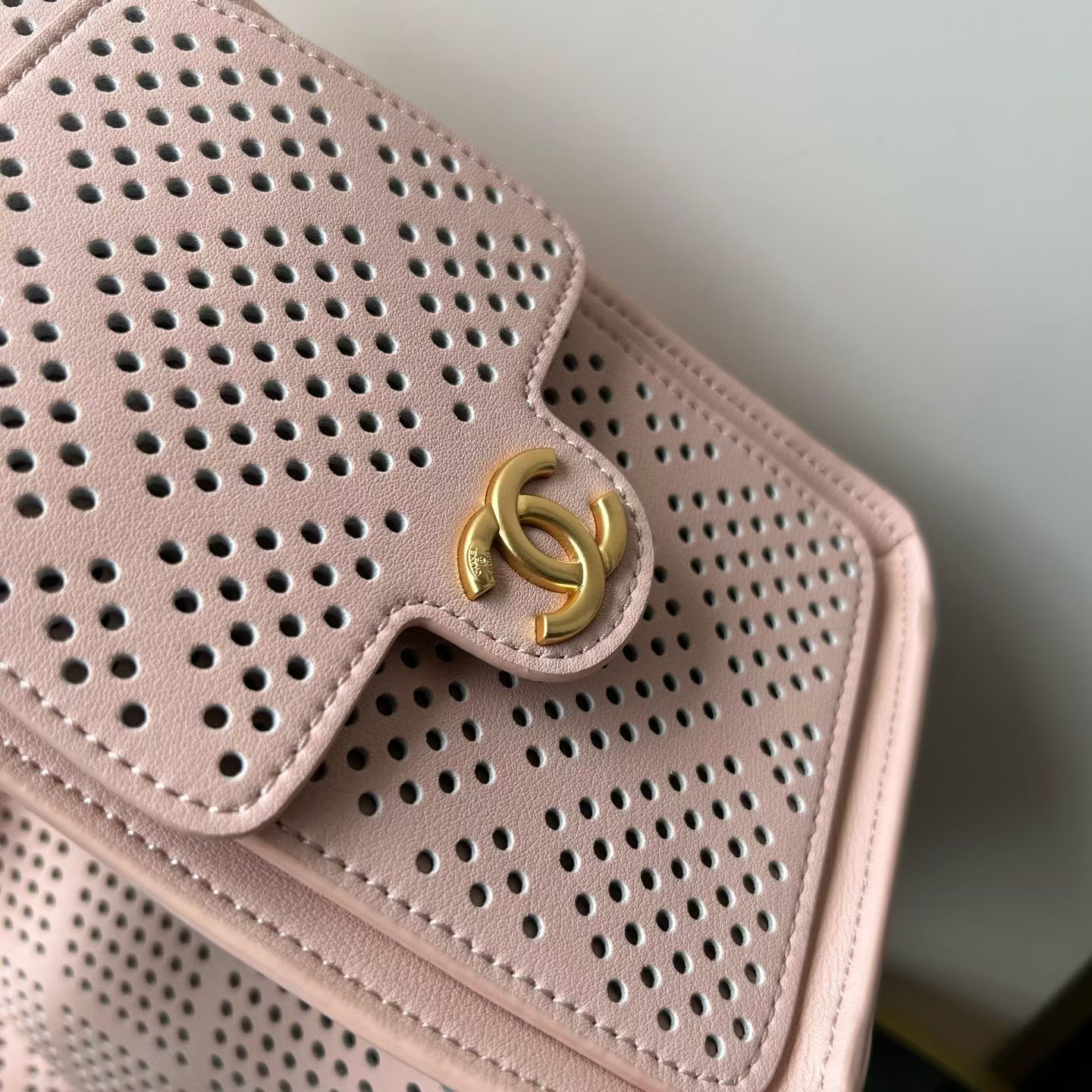 Chanel 26 Cutout Hobo Shoulder Bag - Image 9