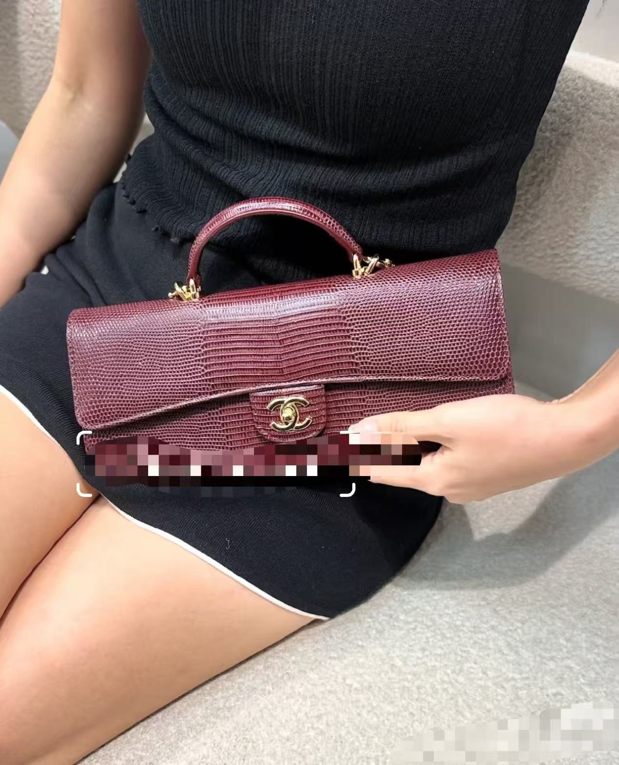 Chanel 26A Burgundy Crocodile-Embossed Leather Shoulder Bag - Image 9