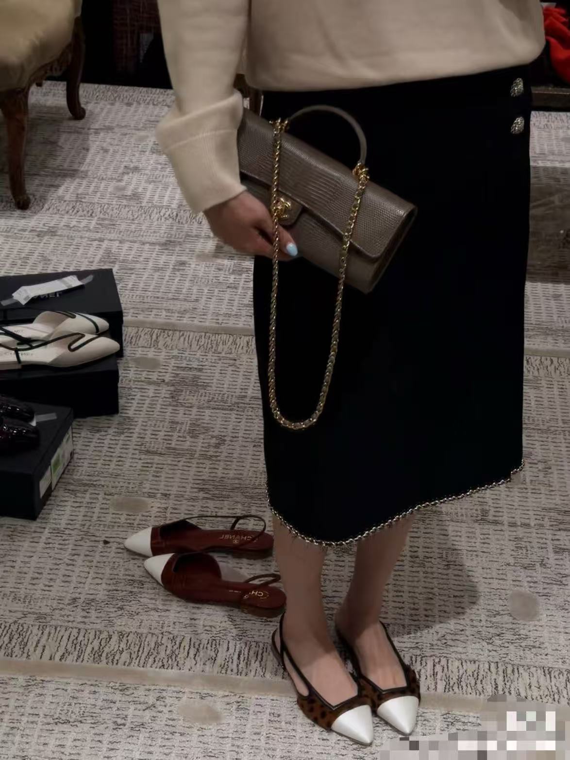 Chanel 26A Crocodile-Embossed Leather Chain Shoulder Bag - Image 9