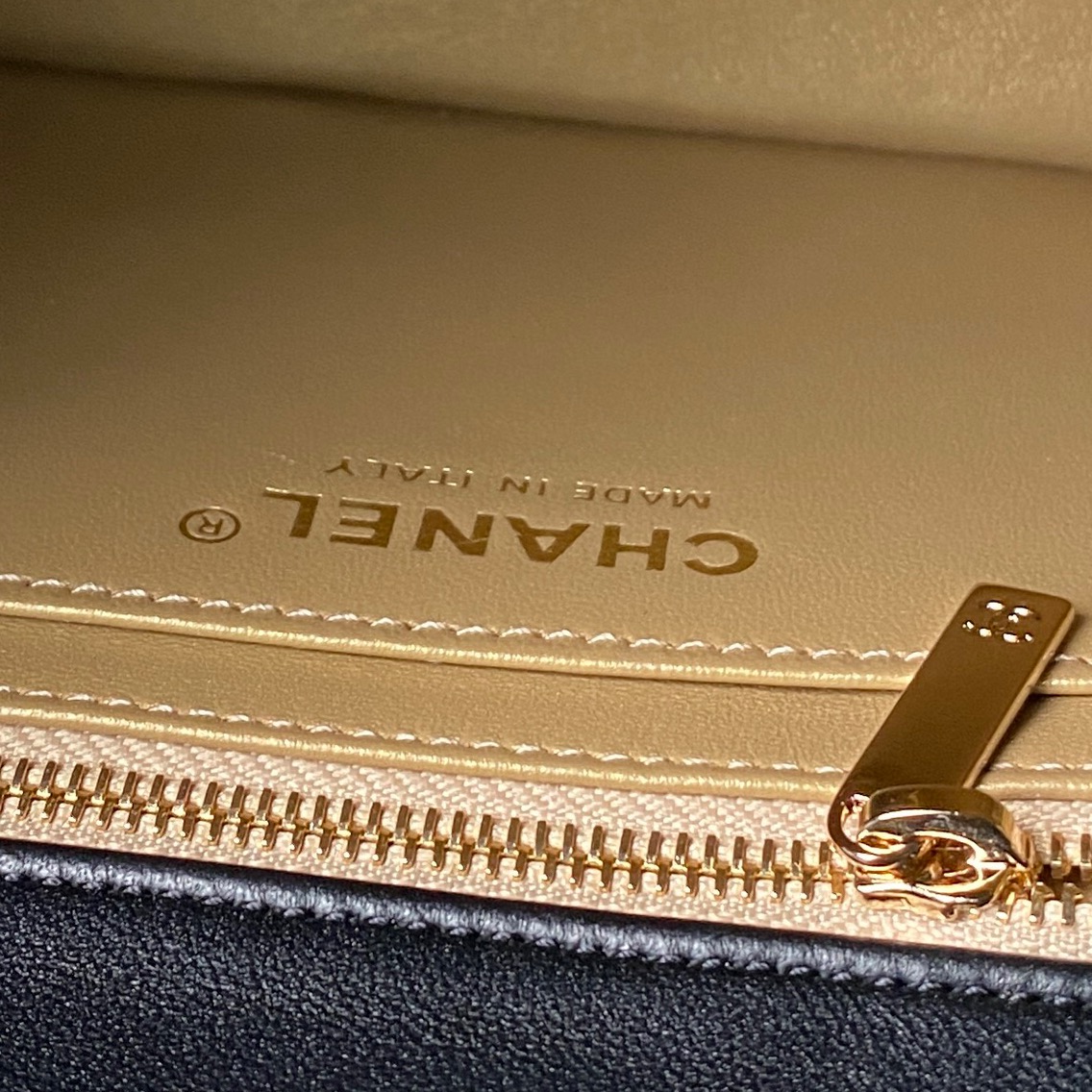 Chanel 26C CC Clasp CF Series Crossbody Bag - Image 9
