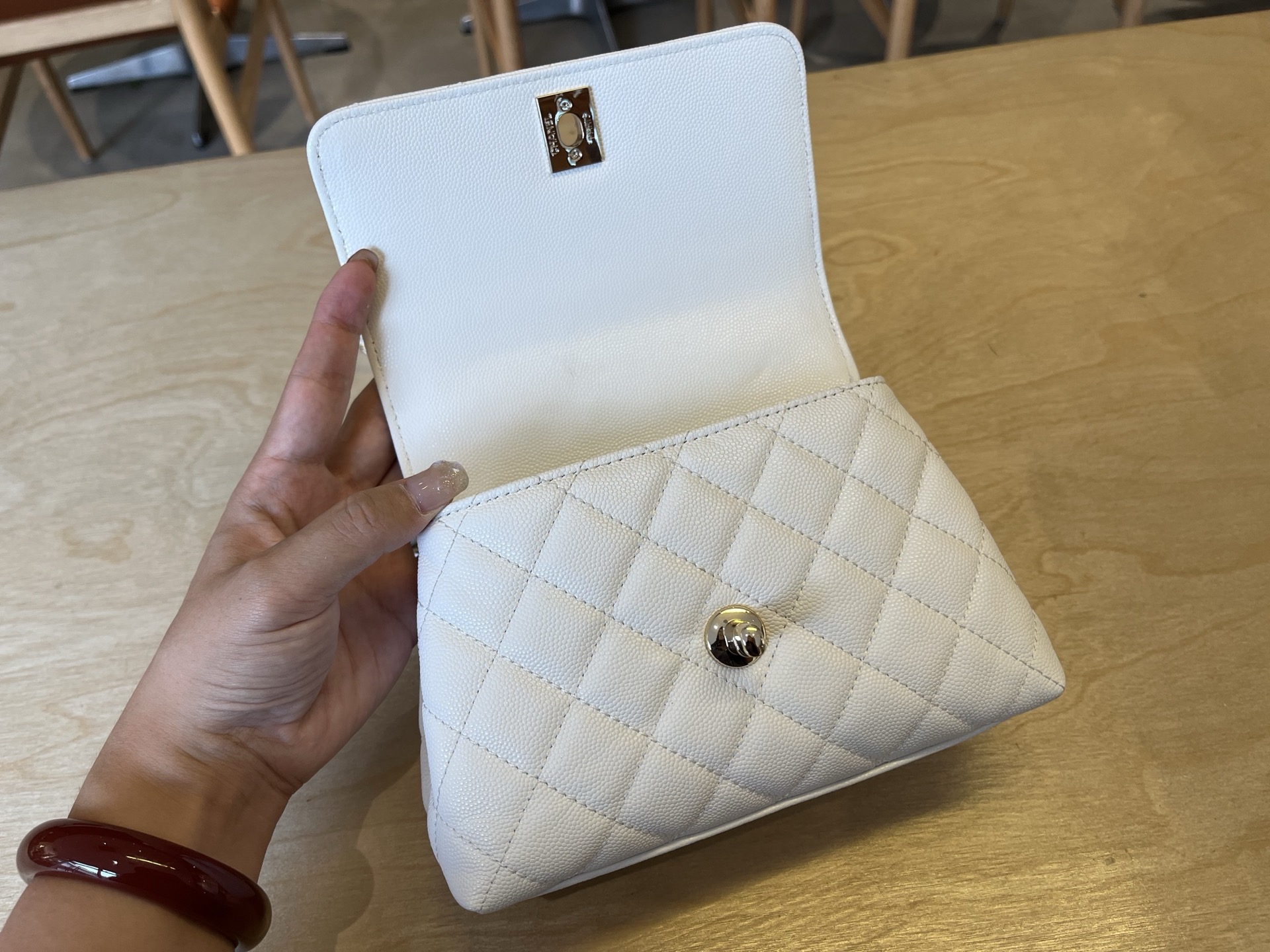Chanel AS2215 Coco Handle Calfskin Top-Handle Bag - Image 9