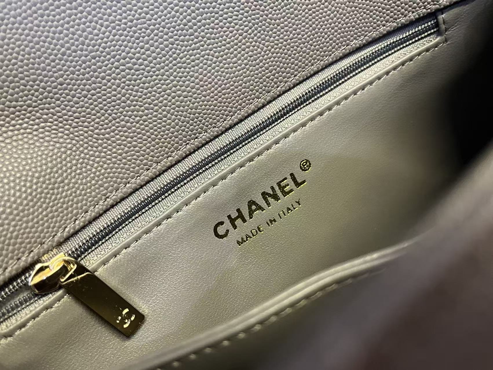 Chanel Coco Handle Small-Grain Leather Top-Handle Bag - Image 9