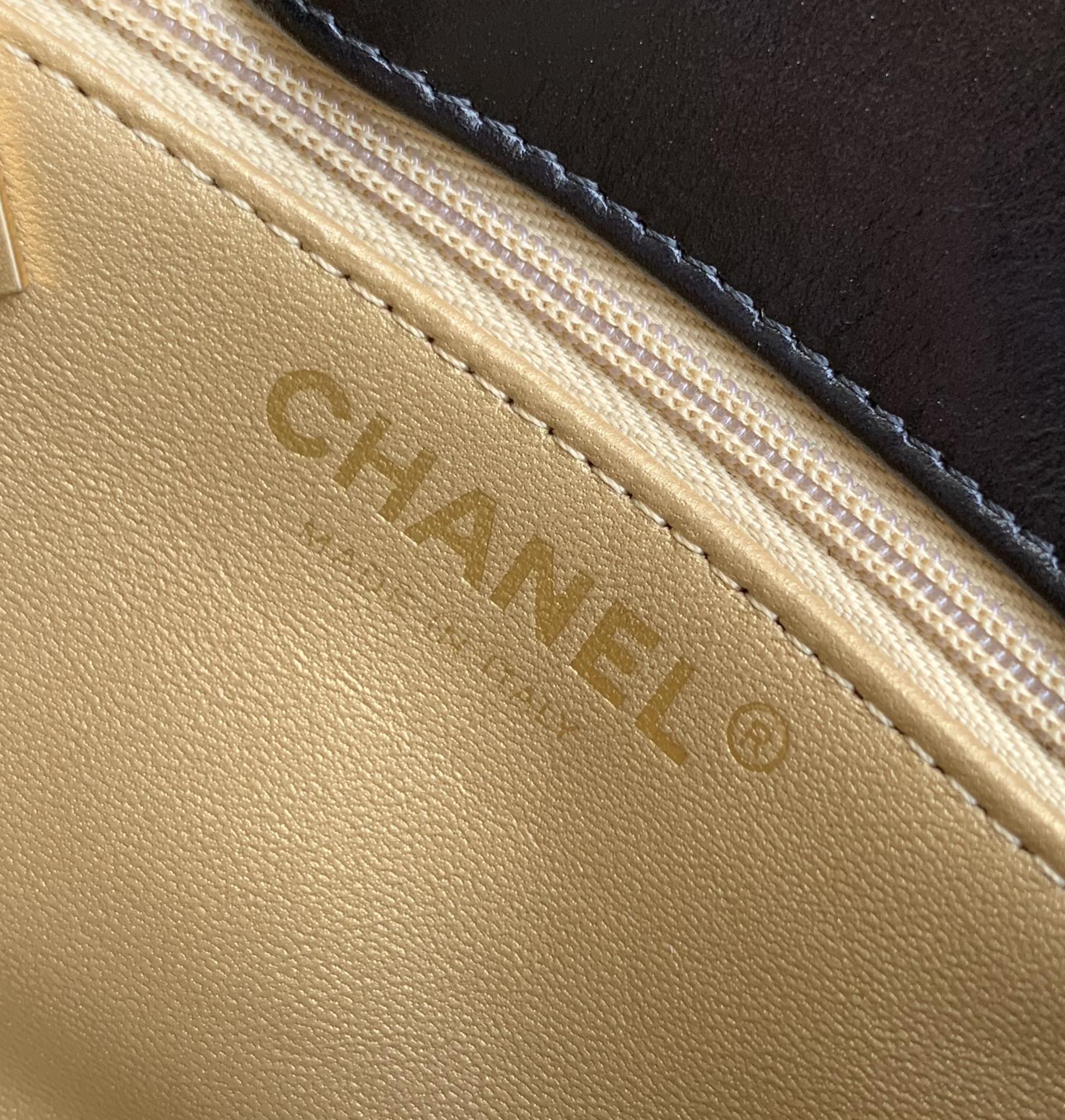 Chanel Coco Handle Classic Leather Handbag - Image 9