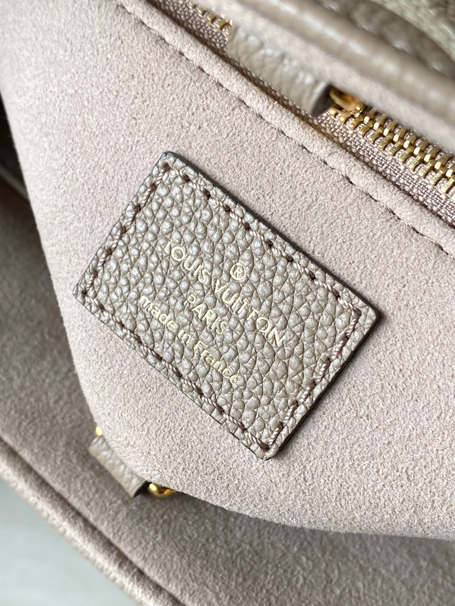 Louis Vuitton OnTheGo Small Handbag M45779 in Elephant Gray - Image 9
