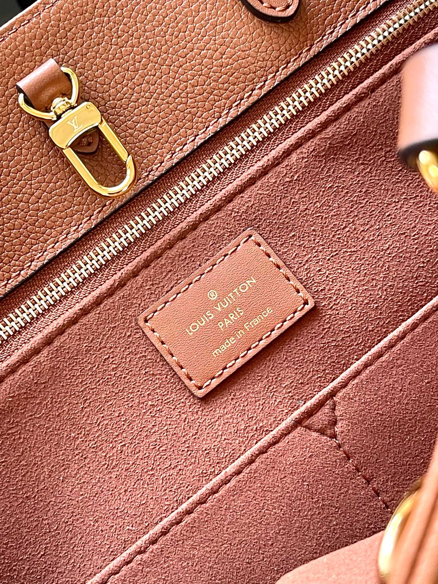 Louis Vuitton OnTheGo MM Medium Tote Bag - Image 9