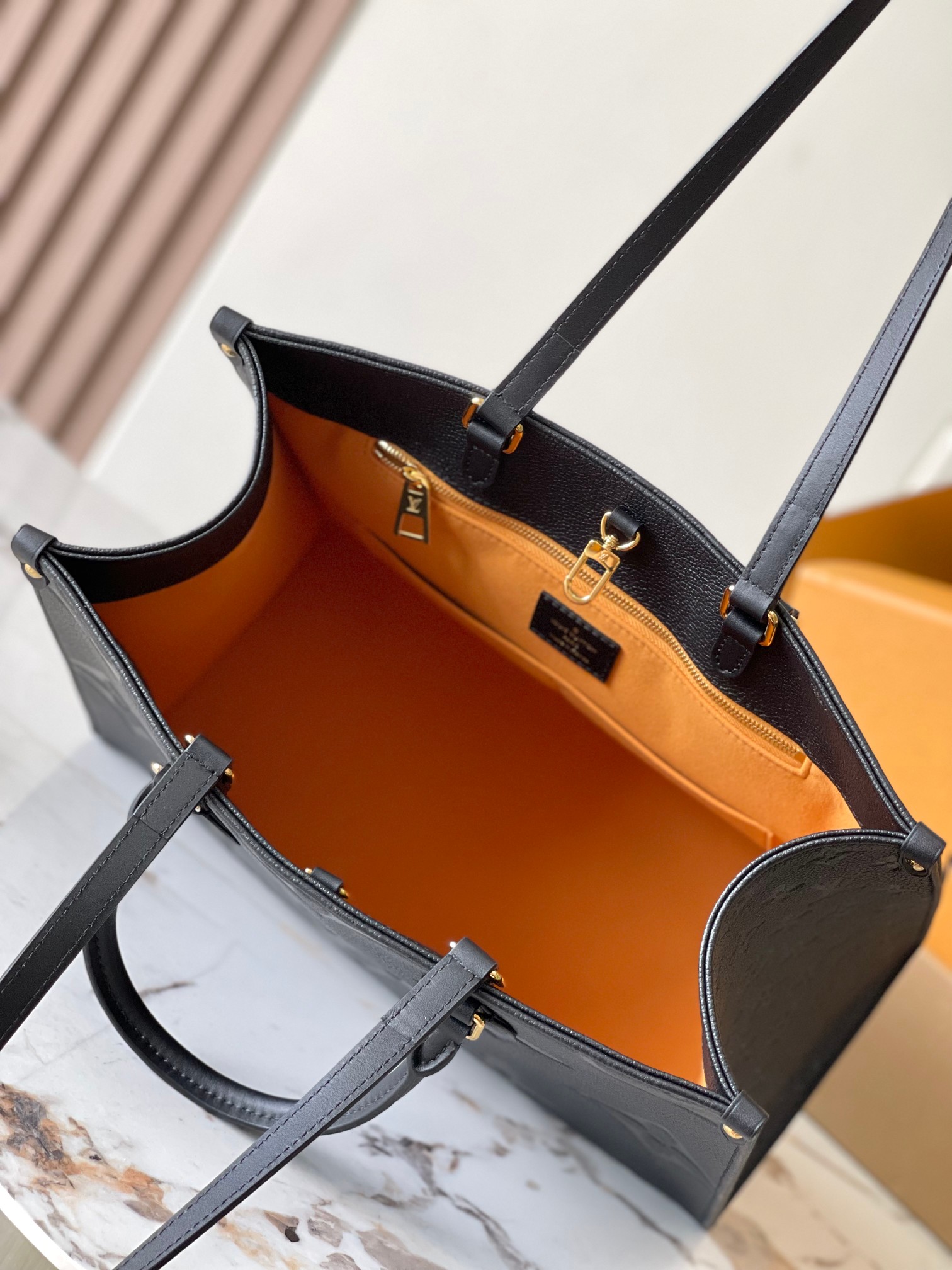 Louis Vuitton Onthego MM Tote Bag - Image 9